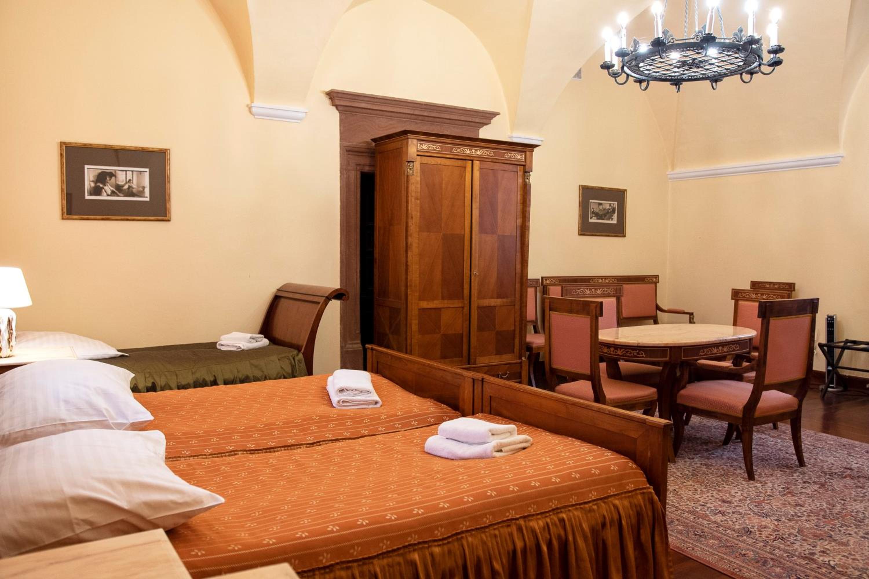 Deluxe Double or Twin Room - Photo 2