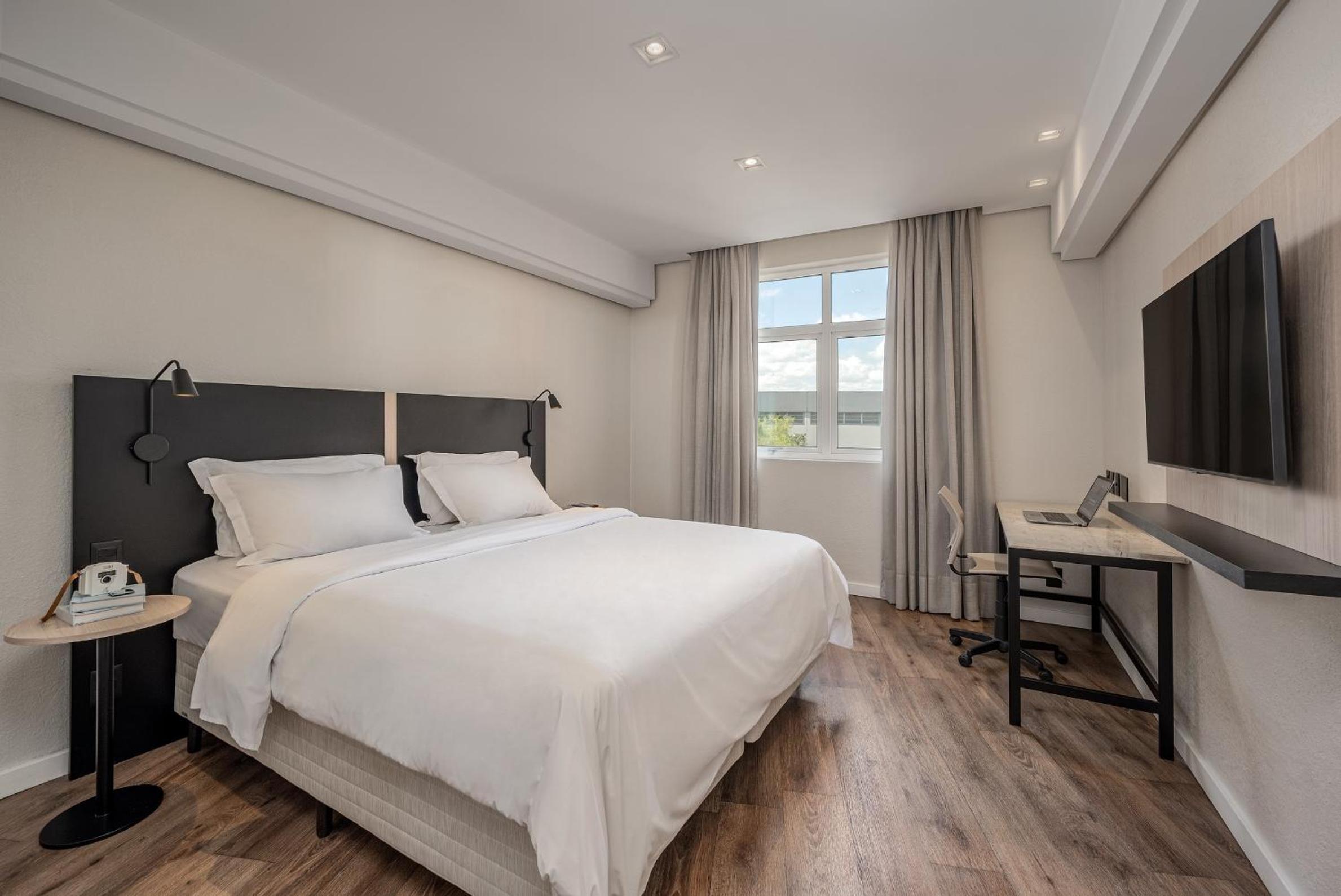 Standard Double - 1 Queen Bed - Photo 1