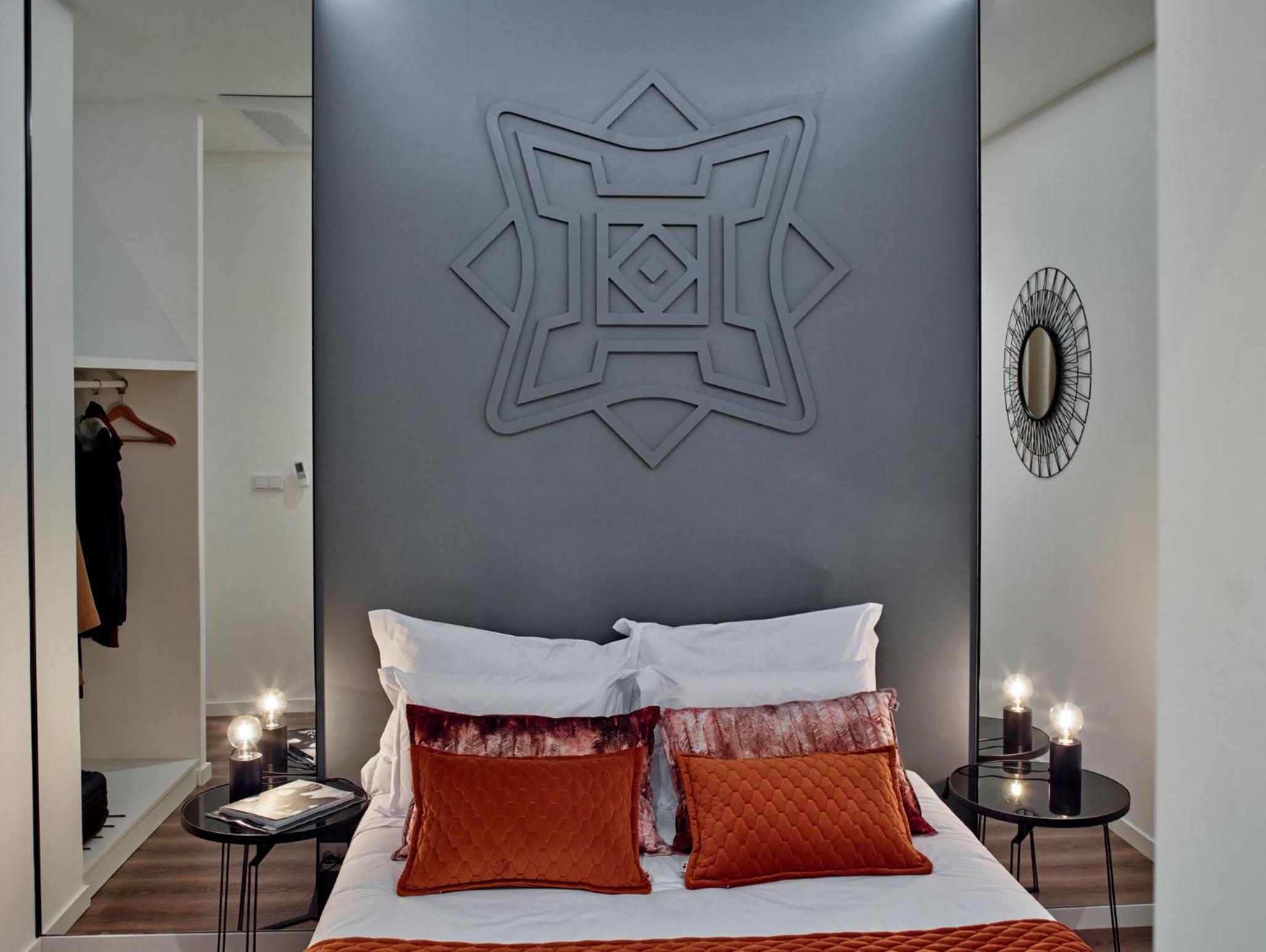 One-Bedroom Apartment - Photo 1