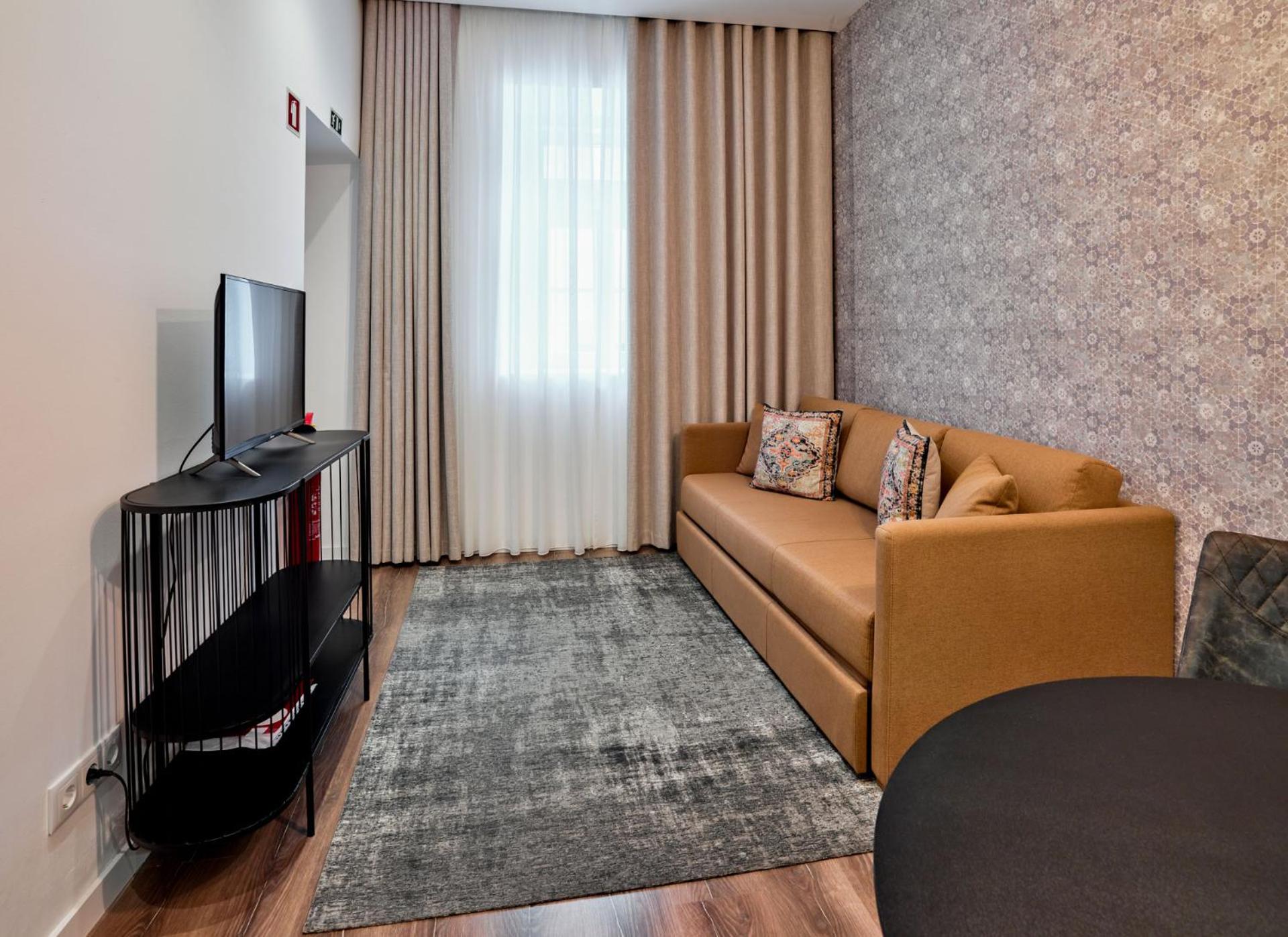 One-Bedroom Apartment - Photo 3