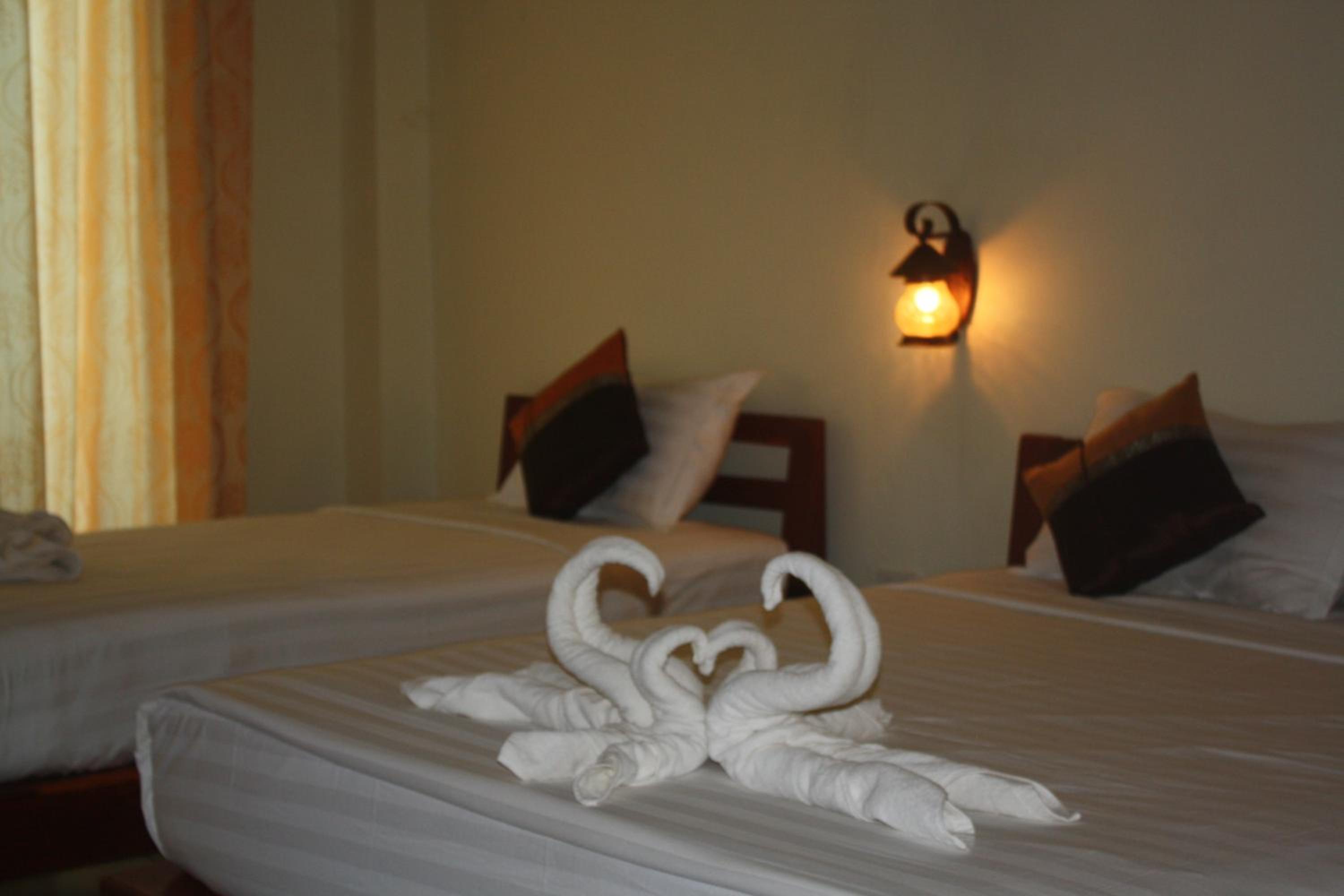 Standard Double or Twin Room - Photo 8