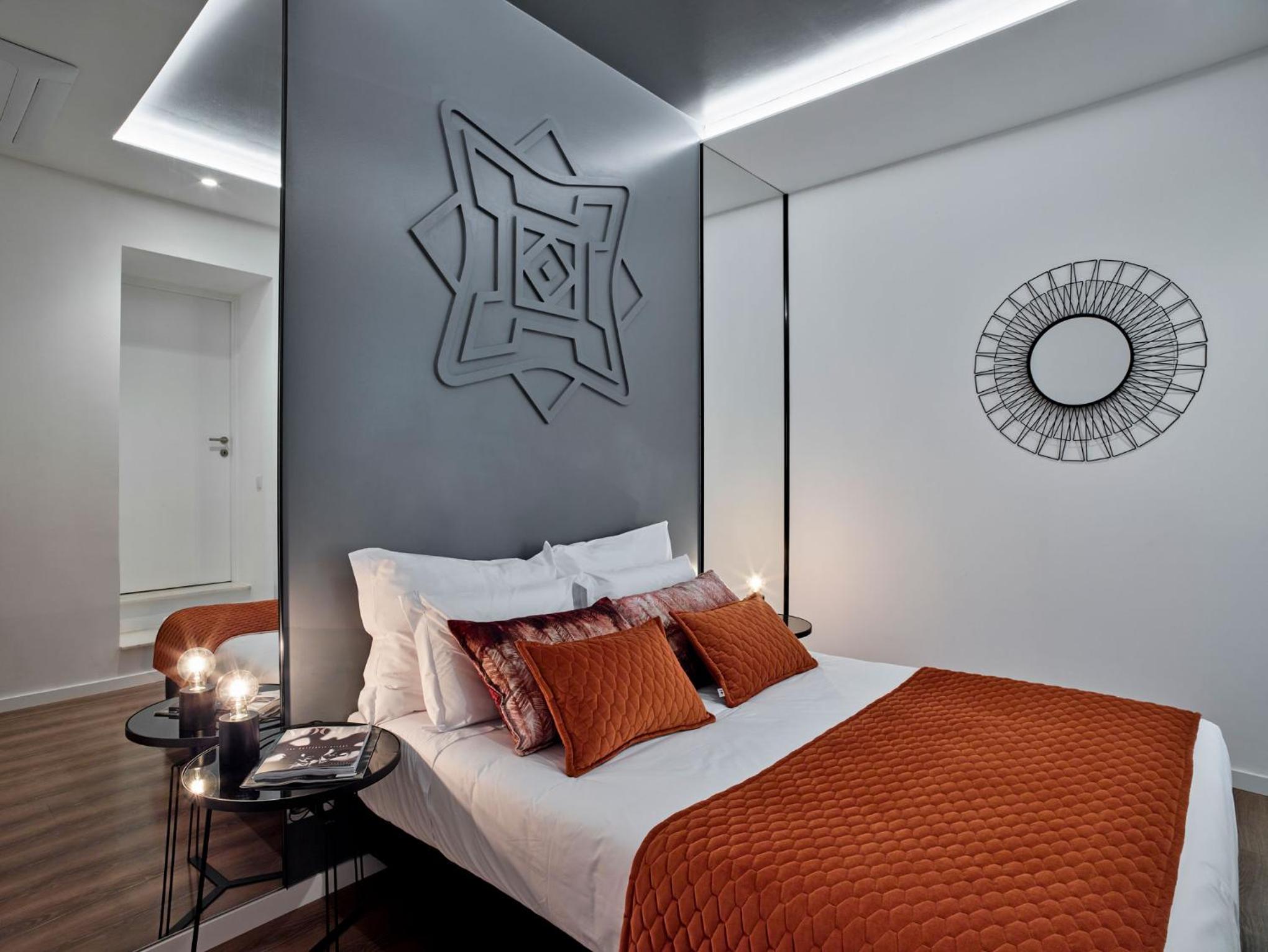One-Bedroom Apartment - Photo 2