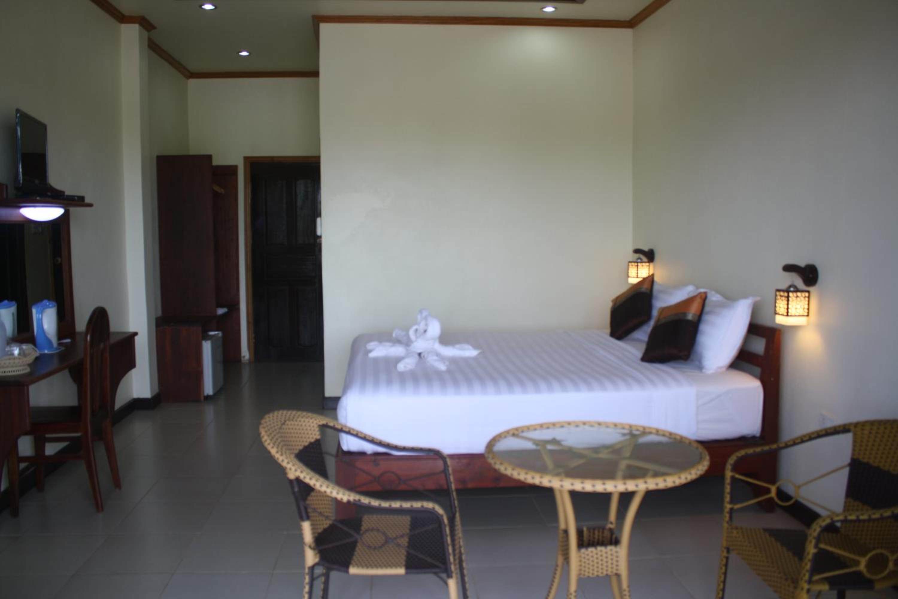 Standard Double or Twin Room - Photo 9