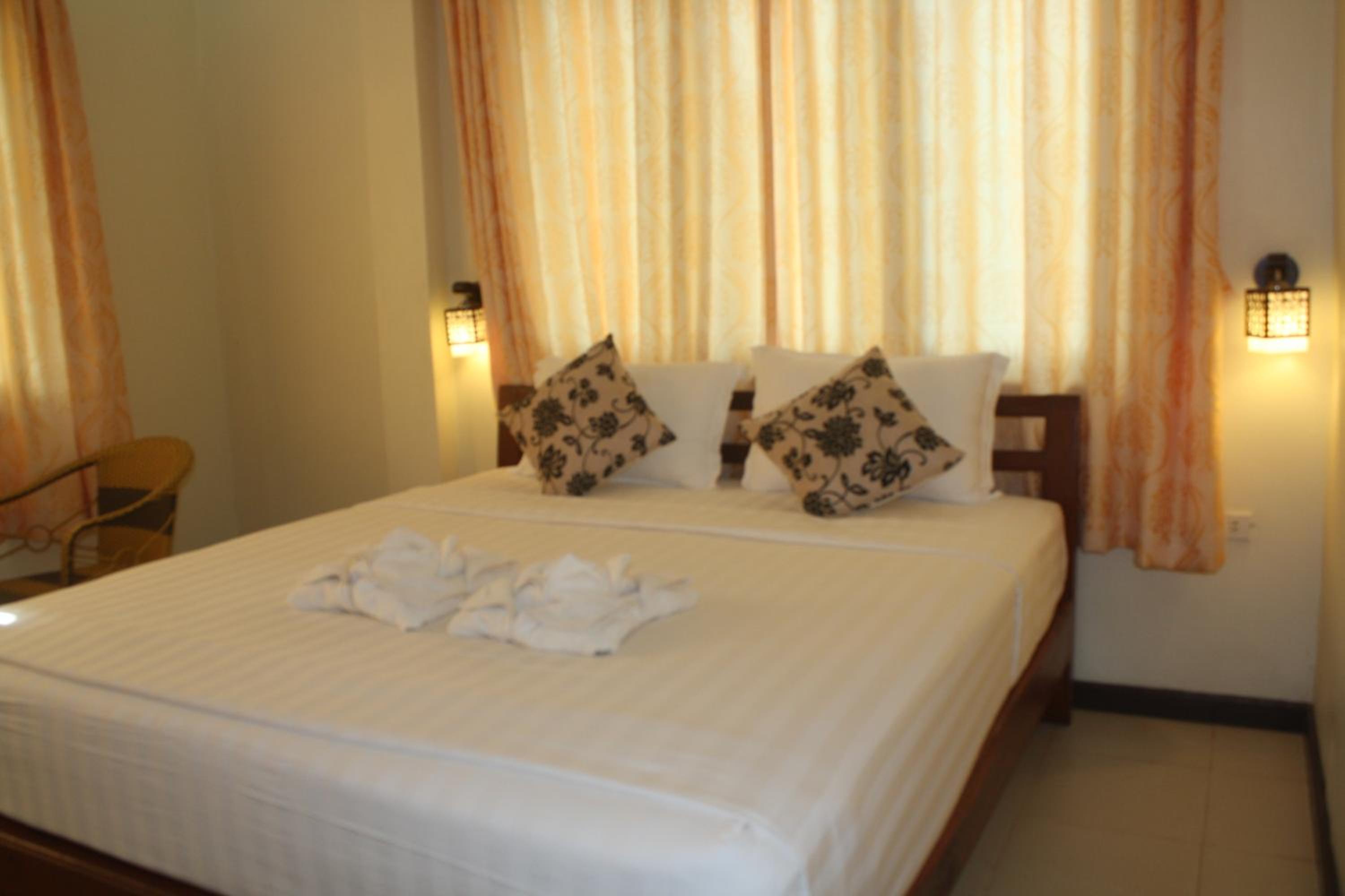 Standard Double or Twin Room - Photo 10