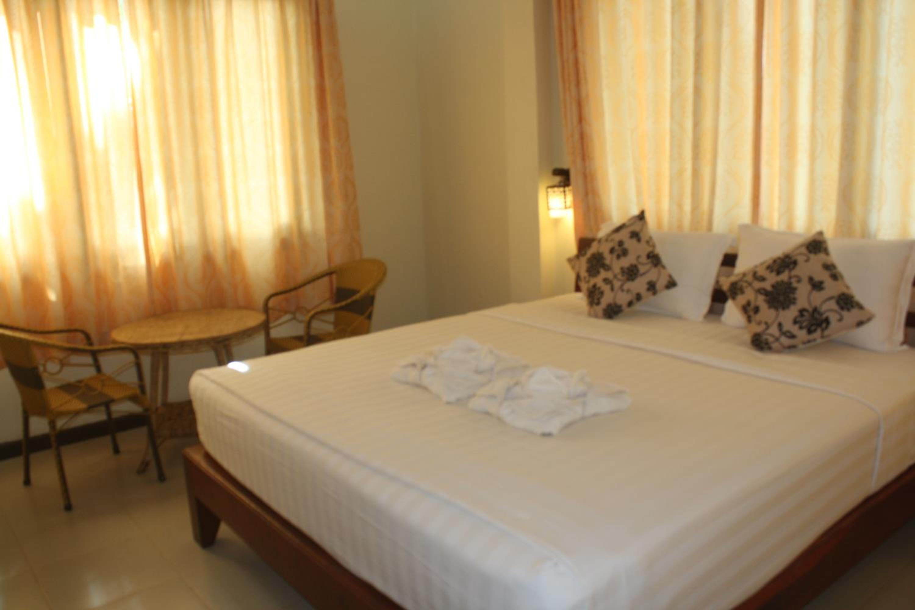 Standard Double or Twin Room - Photo 7