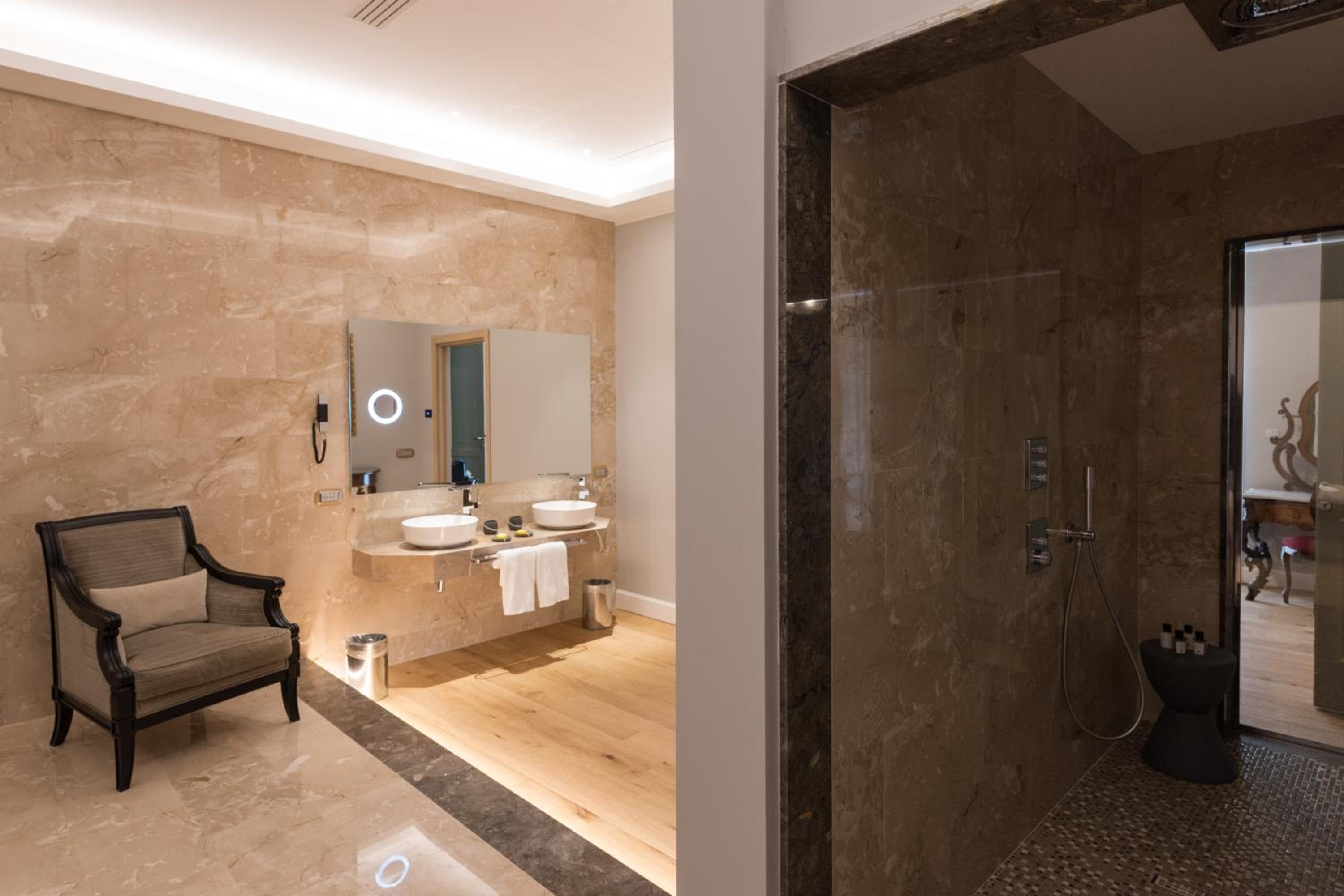 Presidential Suite thumbnail 6