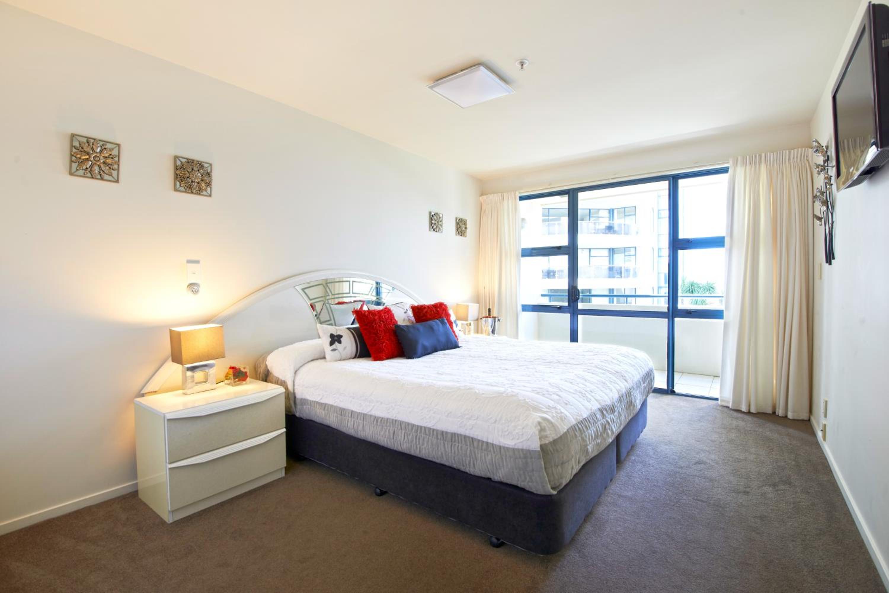 One-Bedroom Suite photo 2