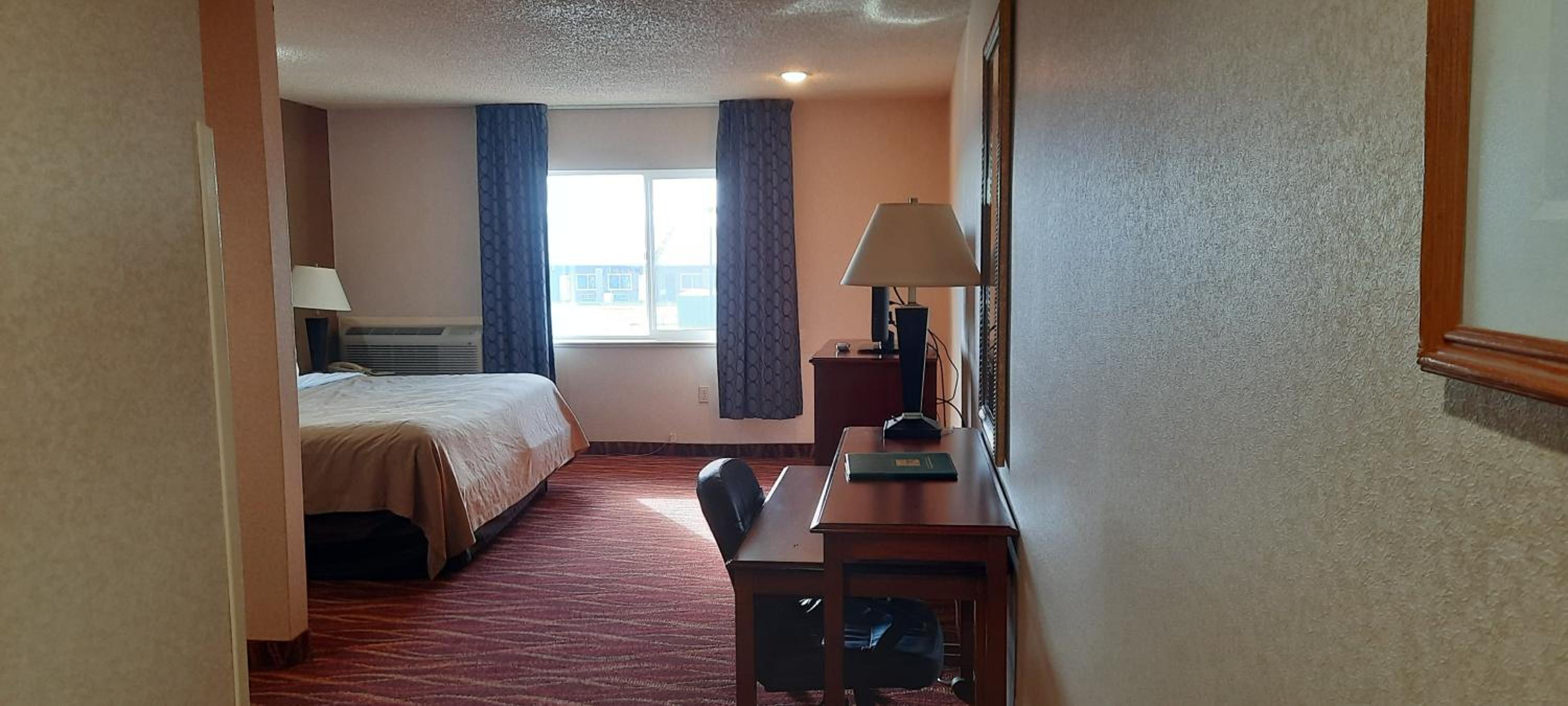 King Suite - Non-Smoking - Photo 4