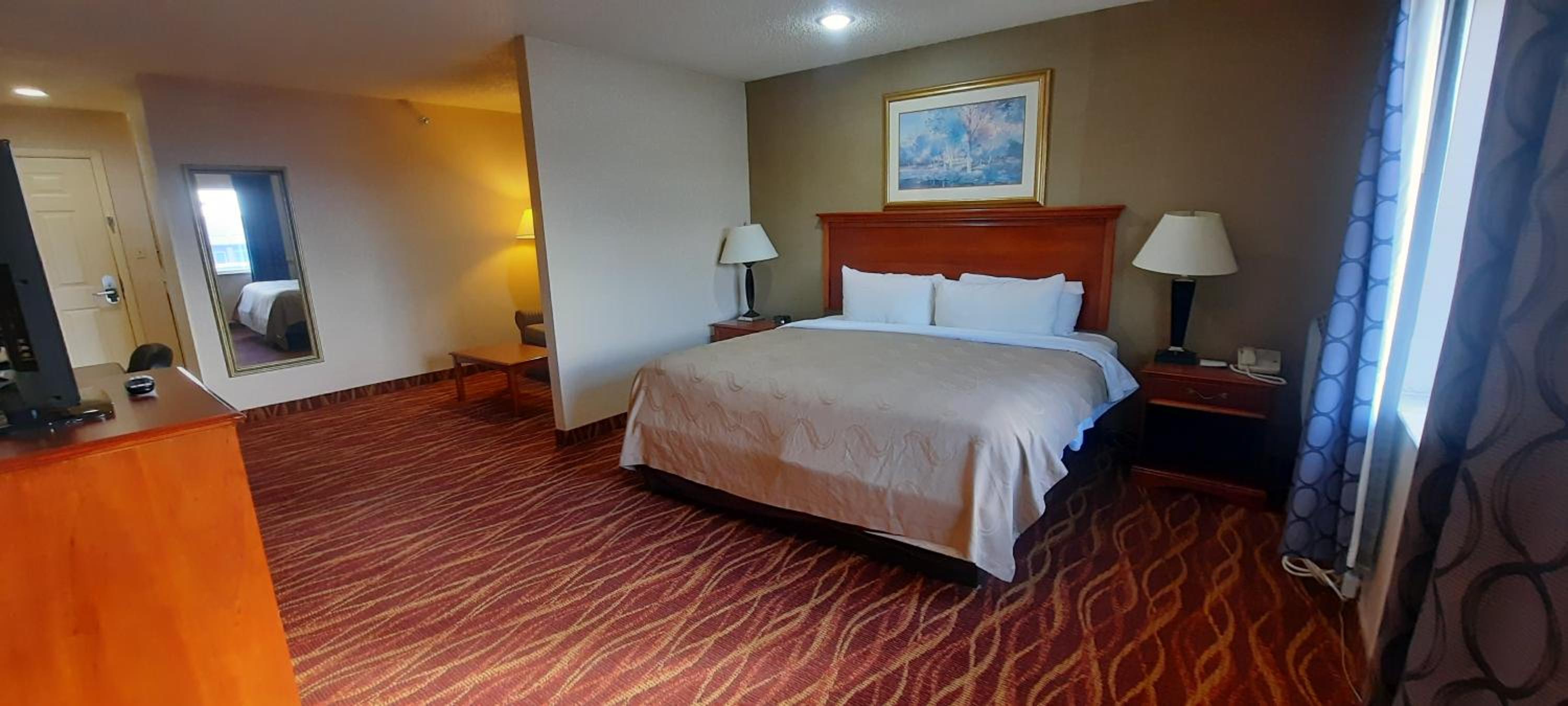 King Suite - Non-Smoking - Photo 1