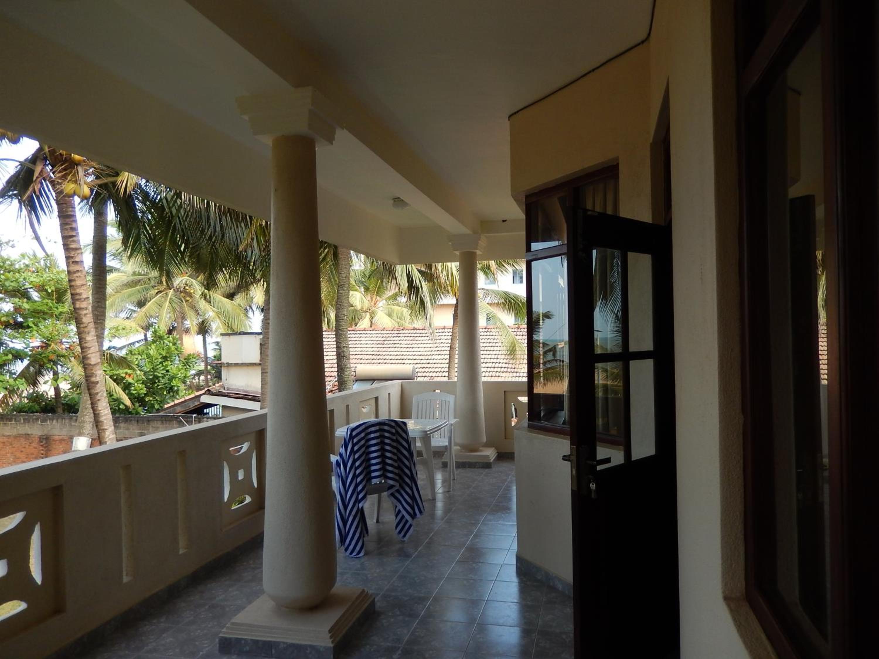 Deluxe Double Room with Balcony and Sea View photo 2