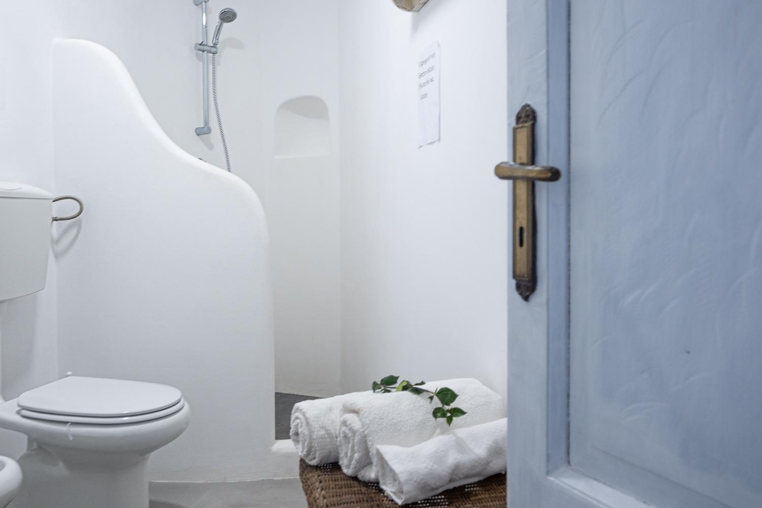 One-Bedroom House - Photo 11