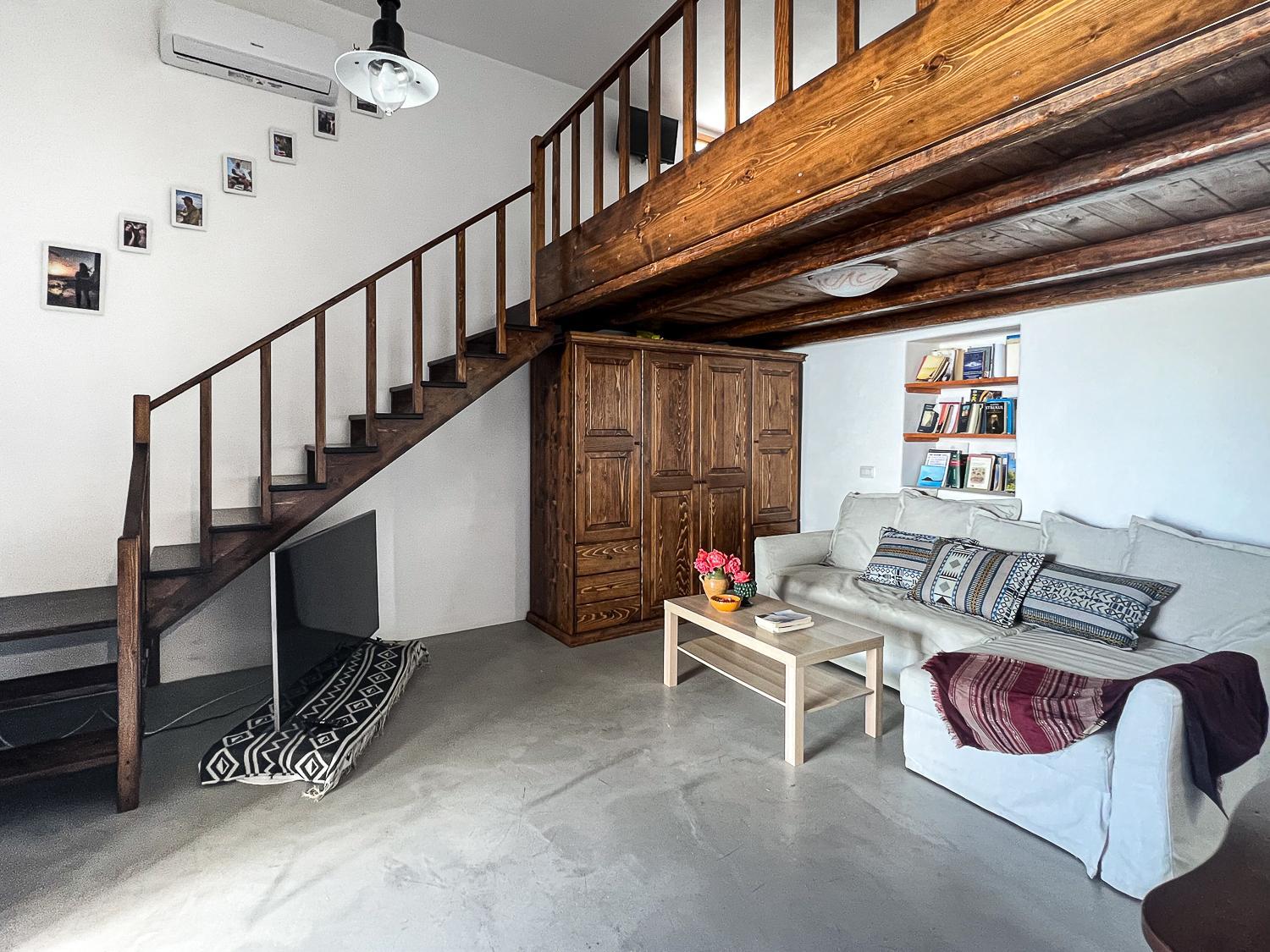 One-Bedroom House - Photo 5