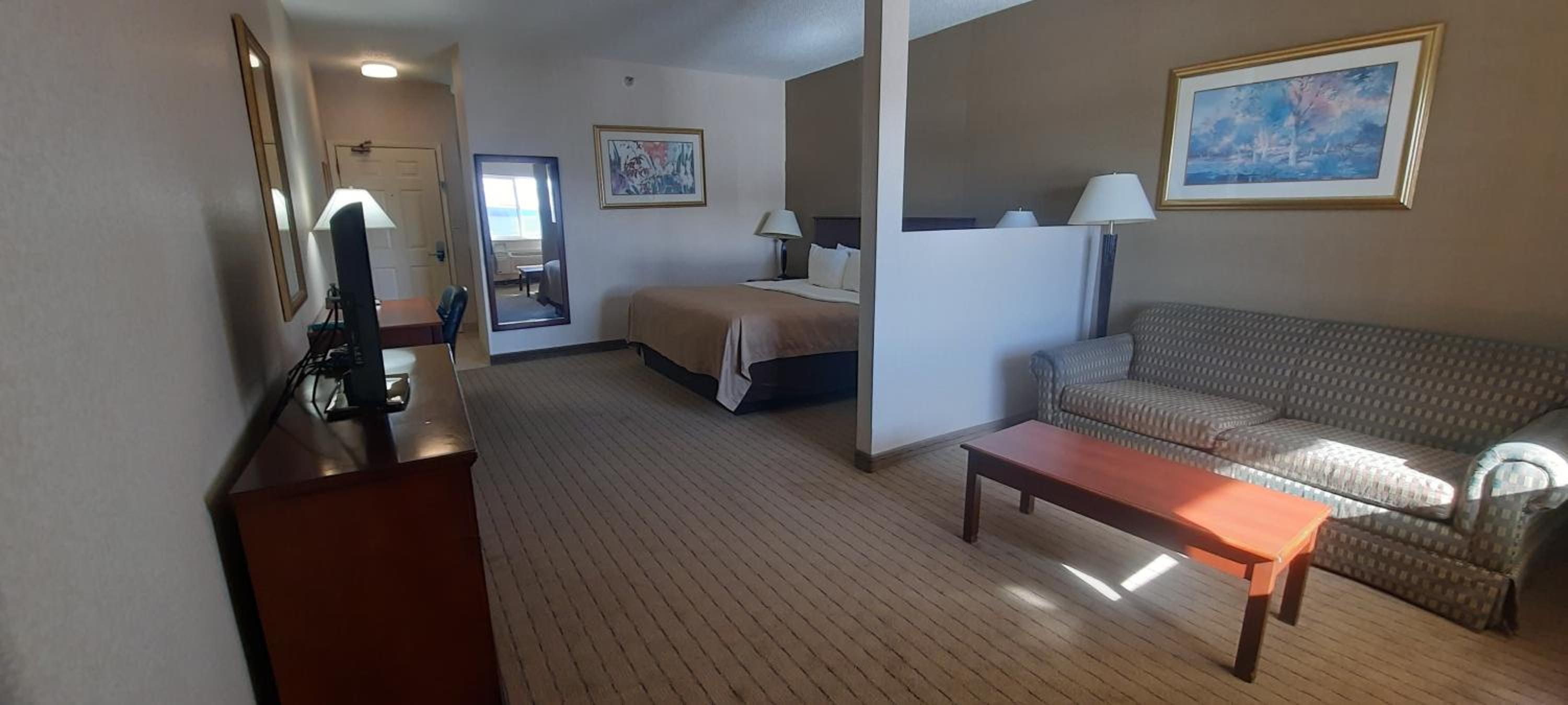 King Room - Non-Smoking - Photo 3
