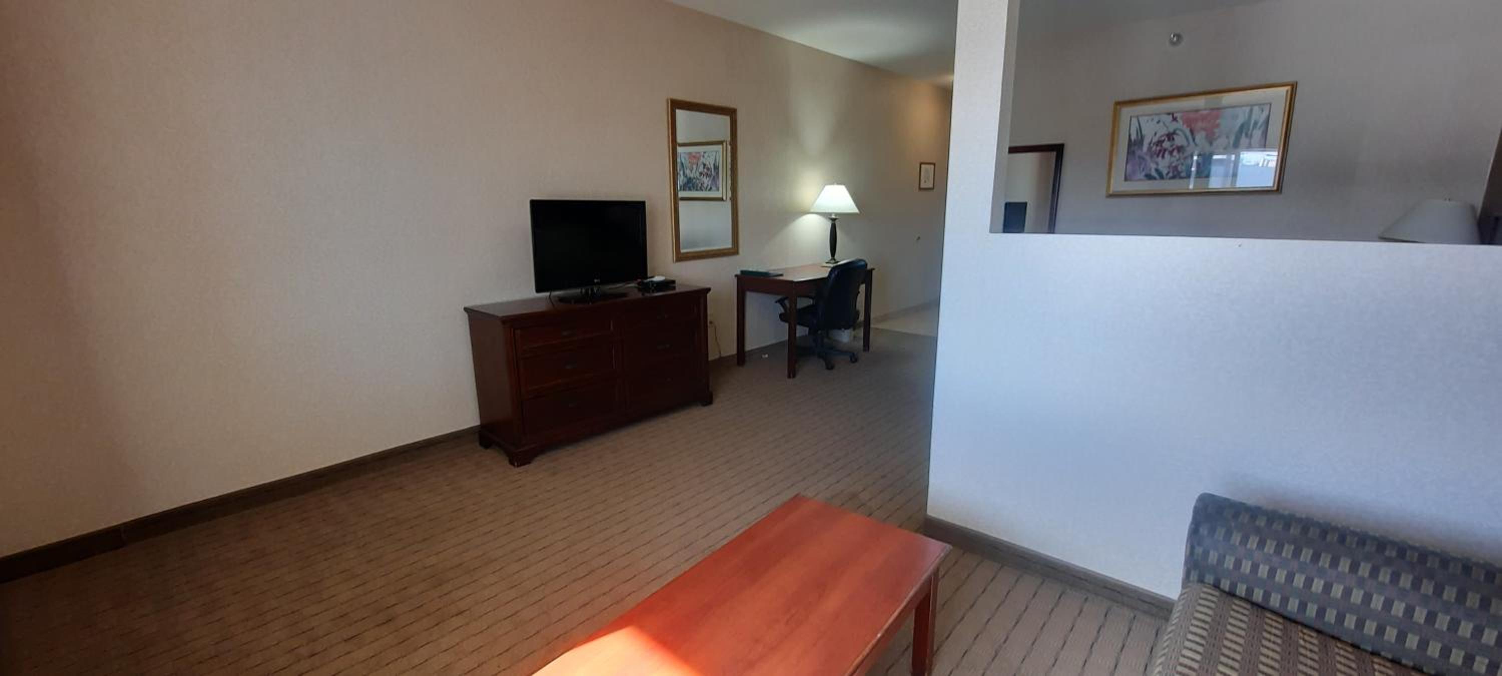 King Room - Non-Smoking - Photo 1