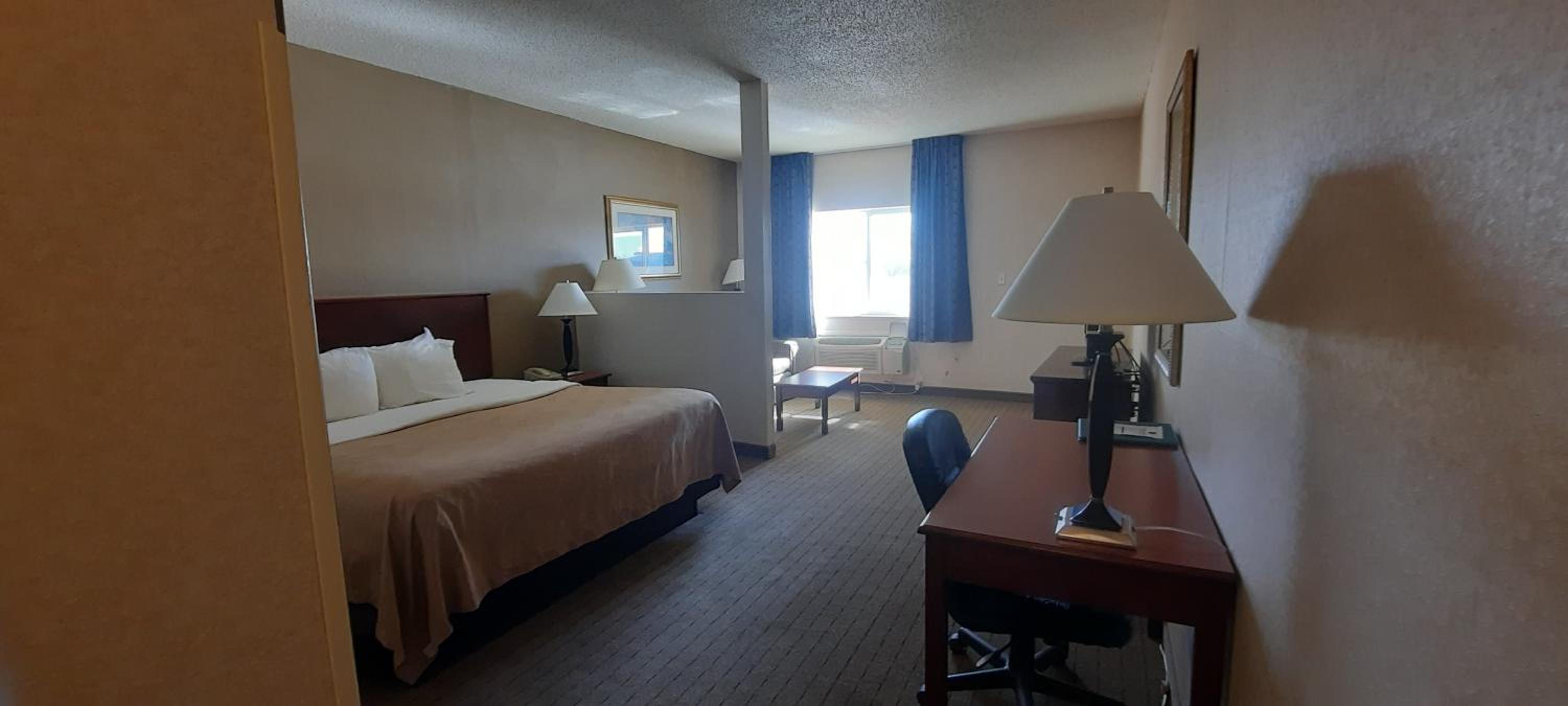 King Room - Non-Smoking - Photo 2