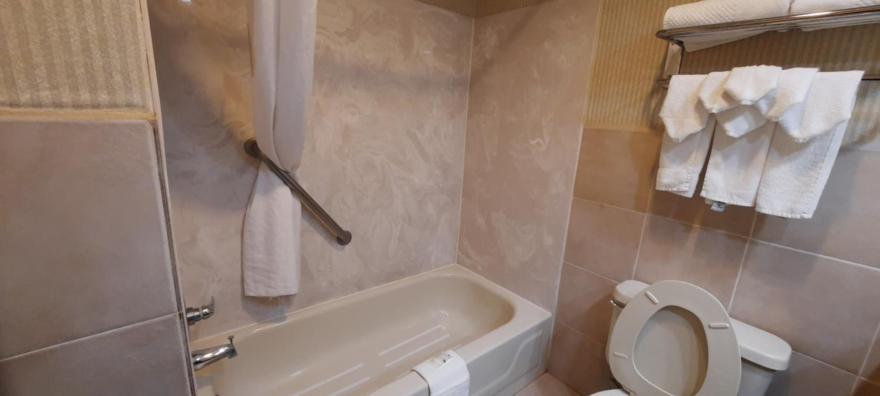 King Room - Non-Smoking - Photo 5