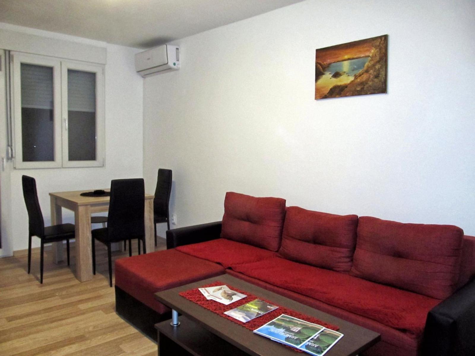 One-Bedroom Apartment photo 2