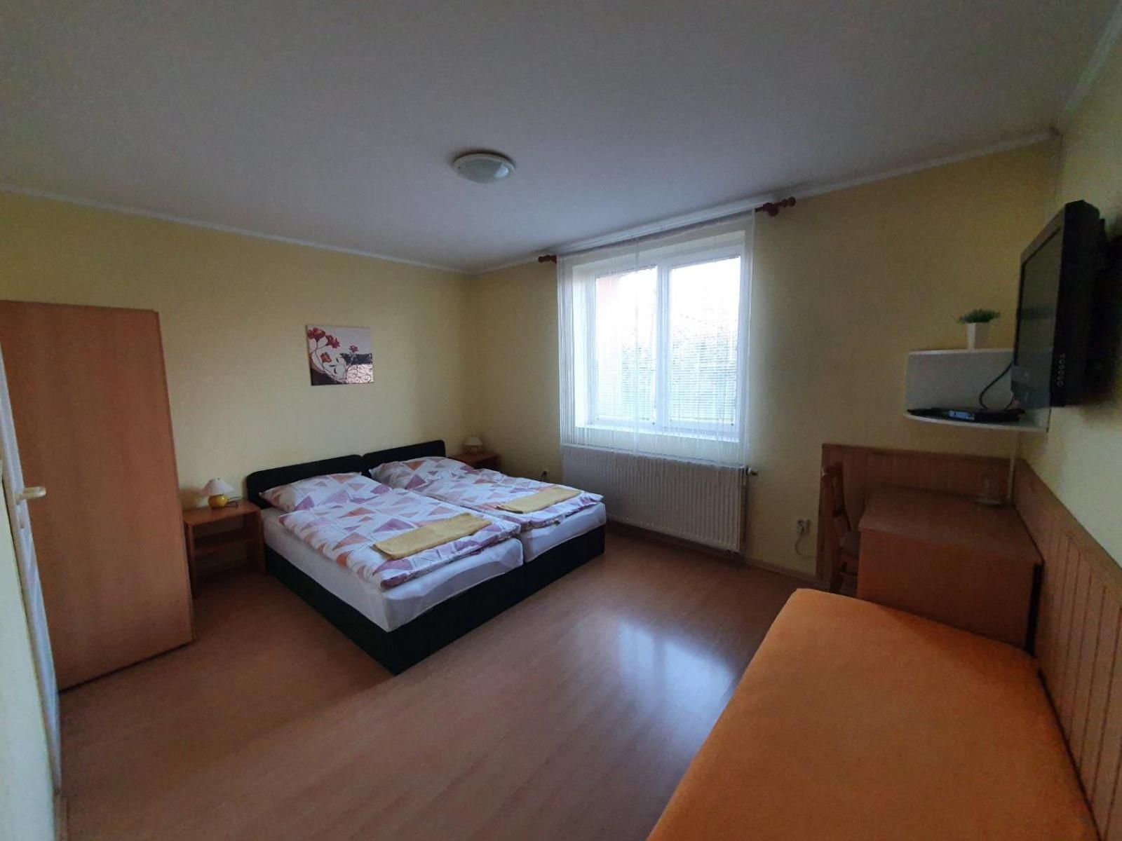 Triple Room with Private Bathroom photo 1