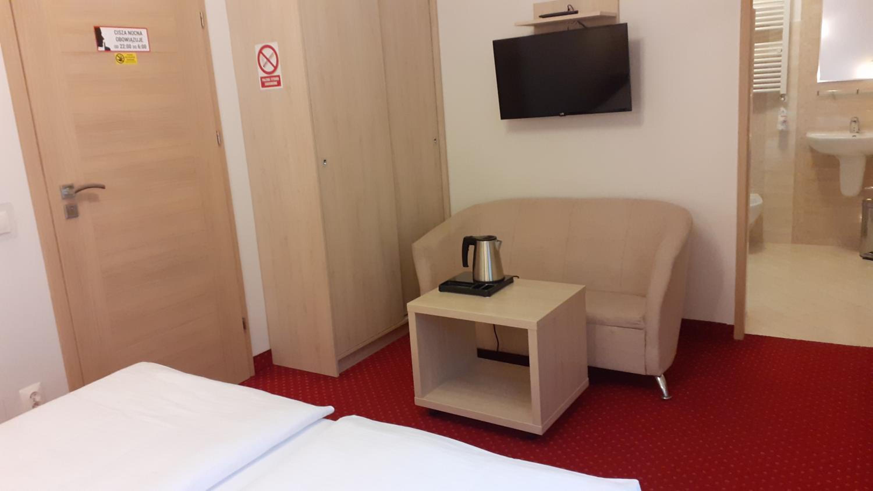 Double Room with Bathroom photo 2