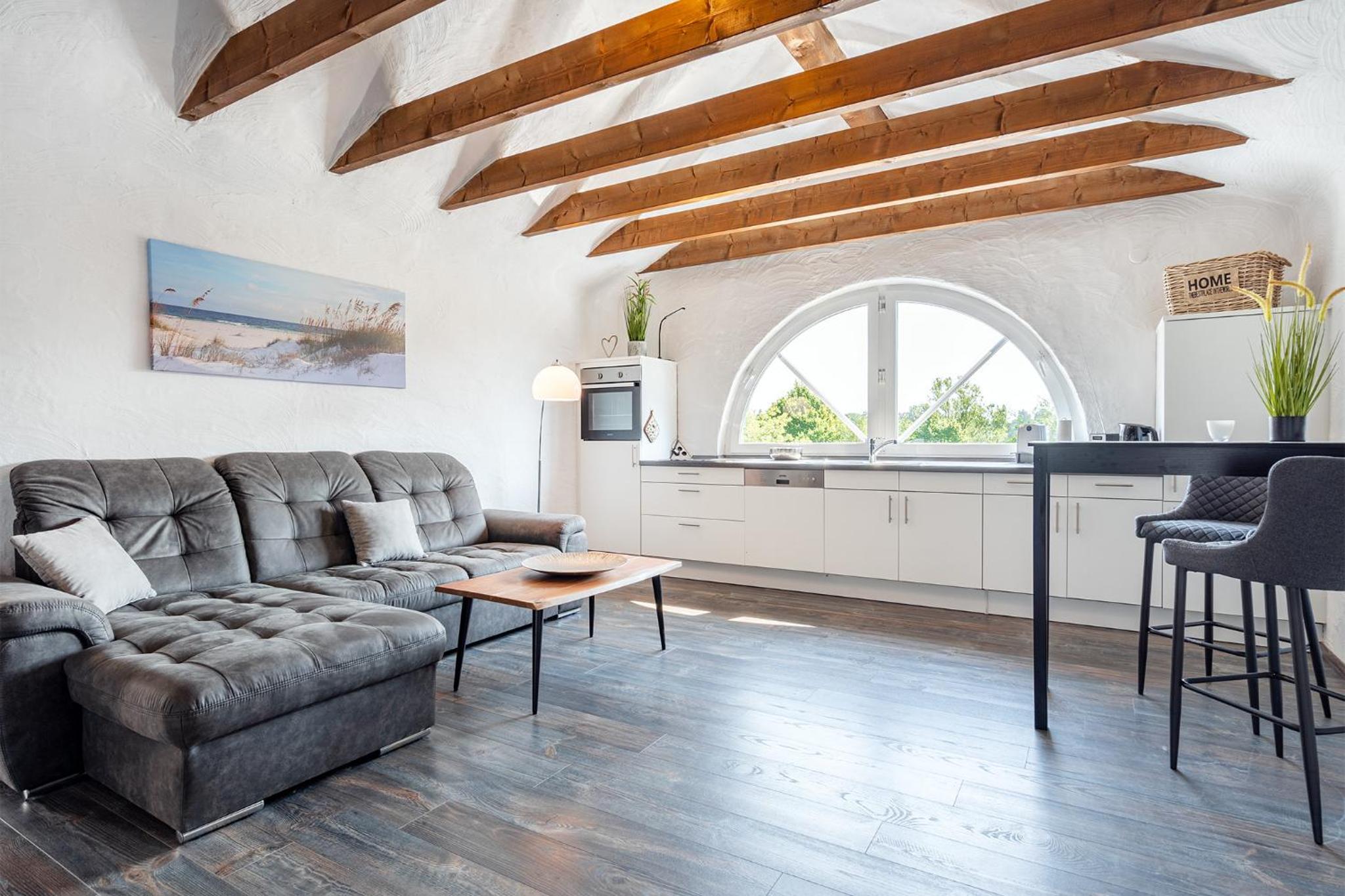 Apartment with Lake View