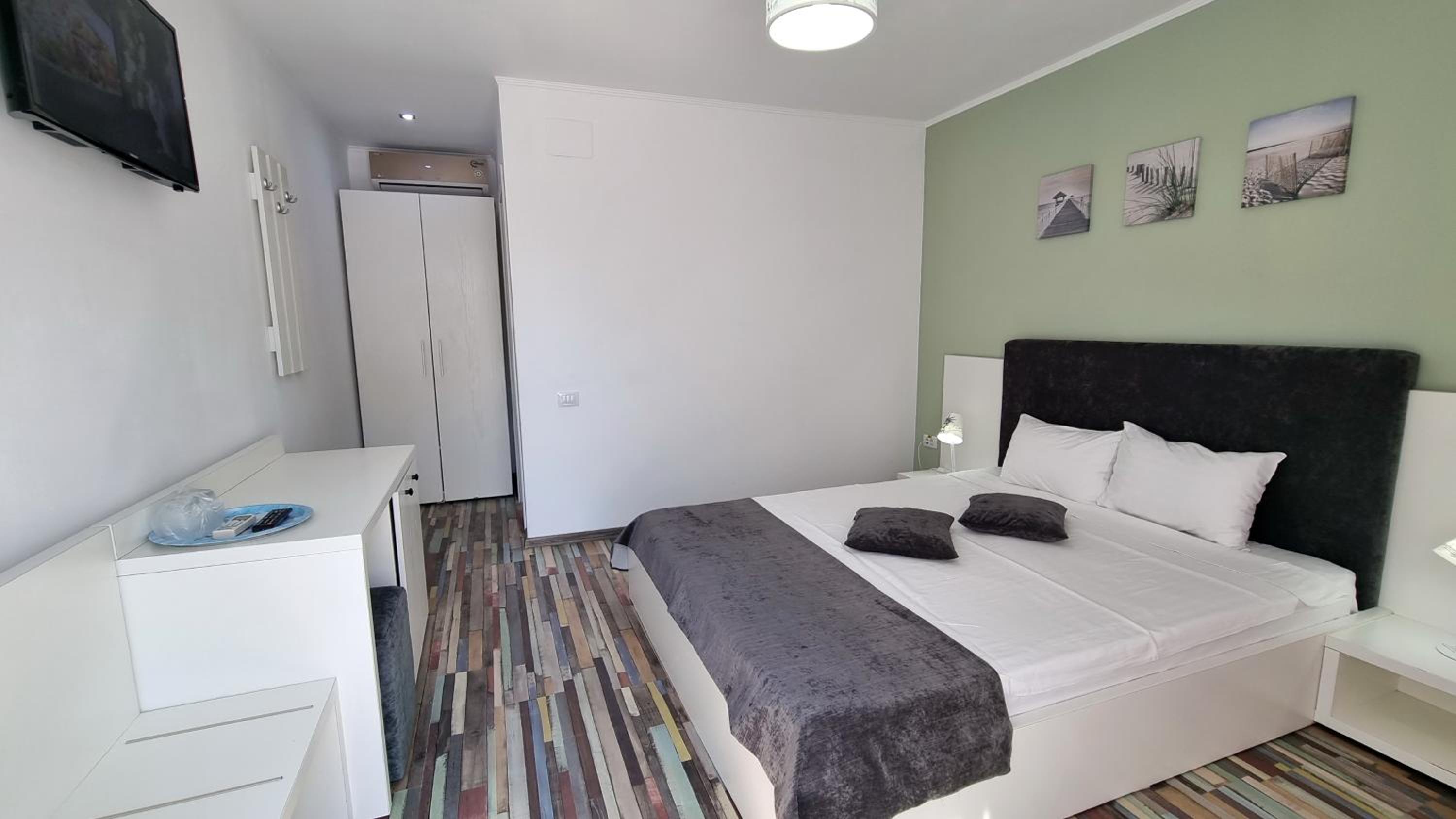 Standard Double Room - Photo 15