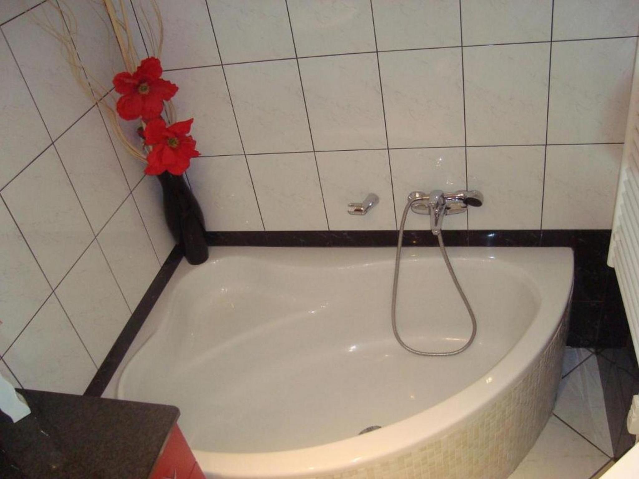 One-Bedroom Apartment with Garden View - Photo 16