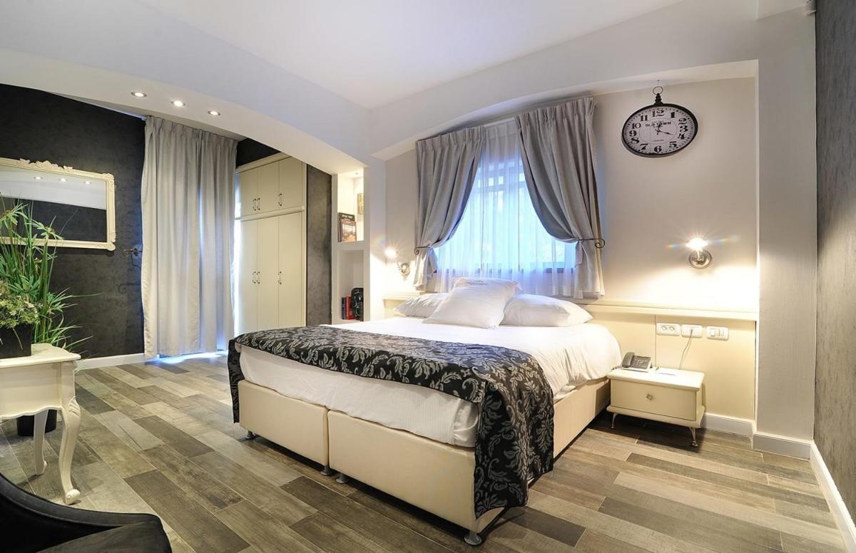 Deluxe Double Room with Balcony photo 2