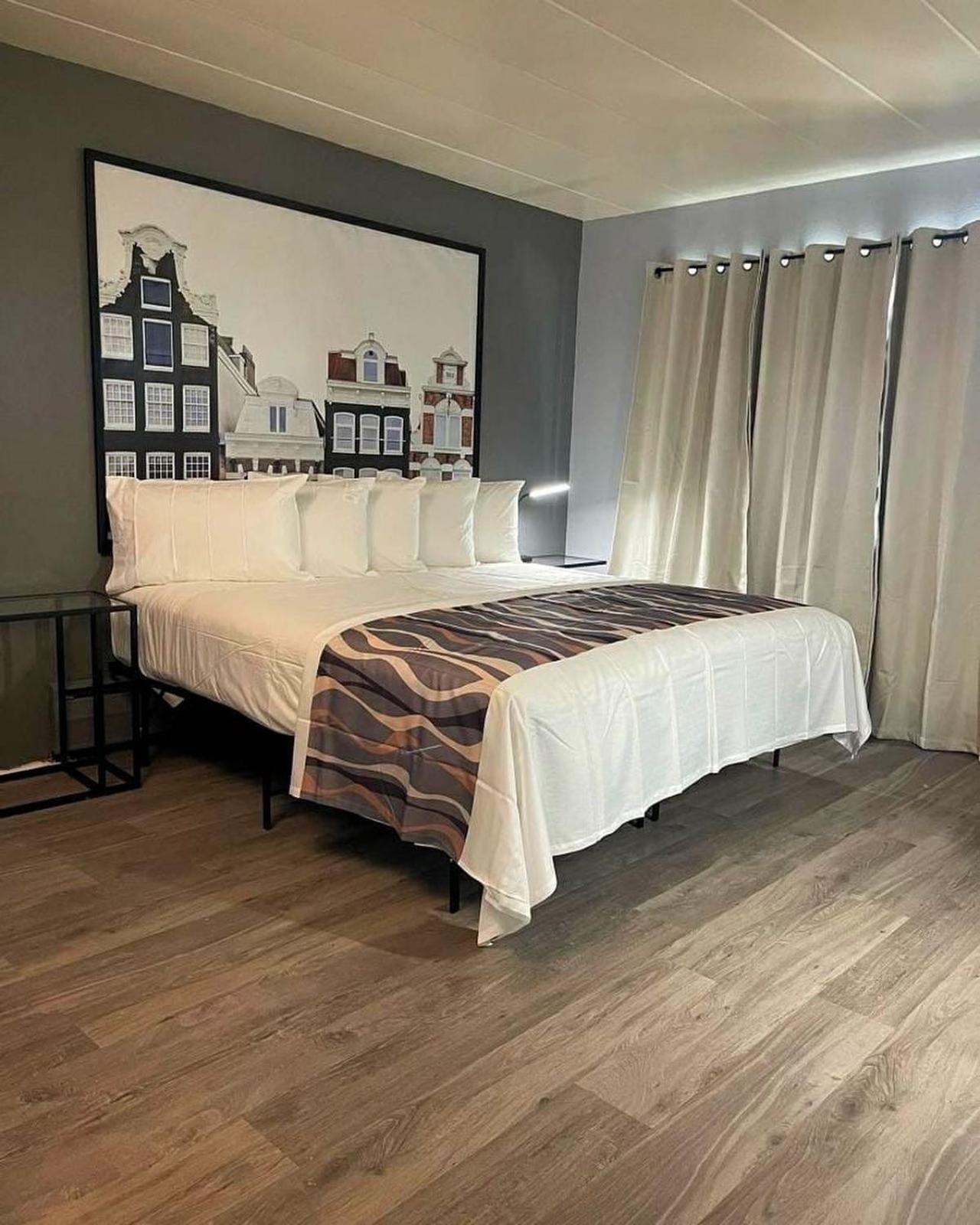 Standard King Room - Photo 8