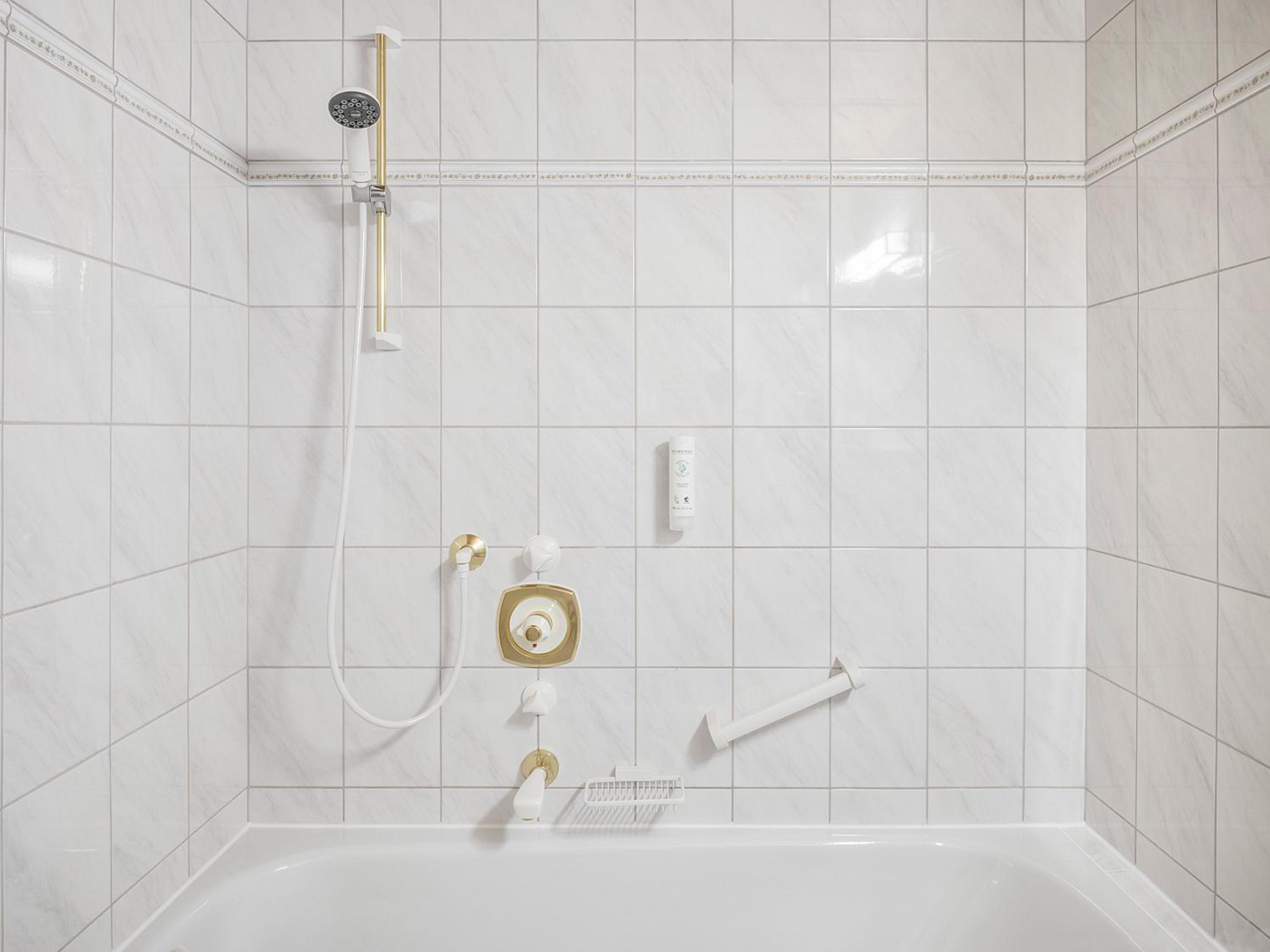 Classic Double Room with Balcony - Photo 4