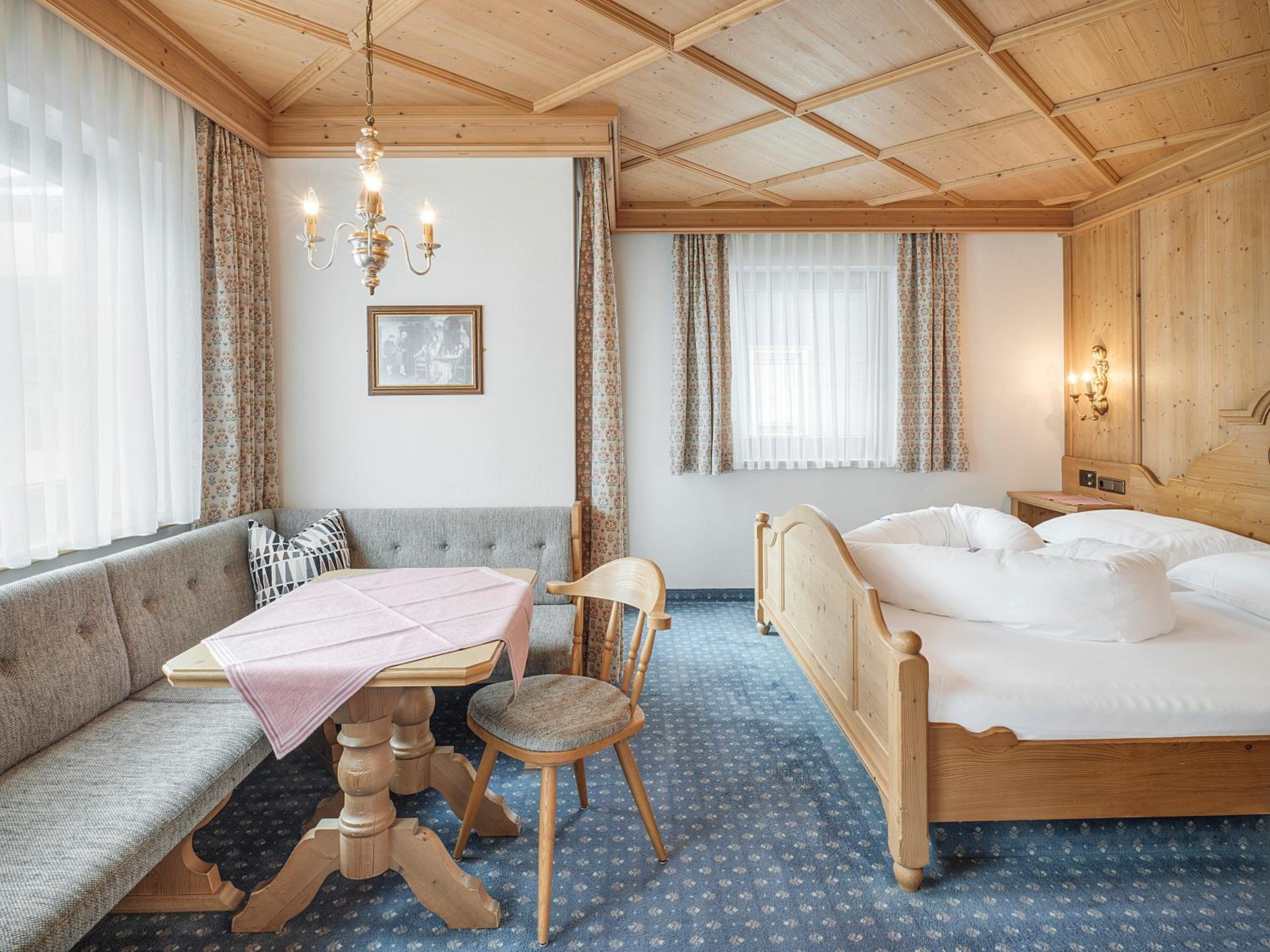Superior Double Room with Balcony - Photo 3