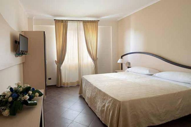 Quadruple Room - Photo 1