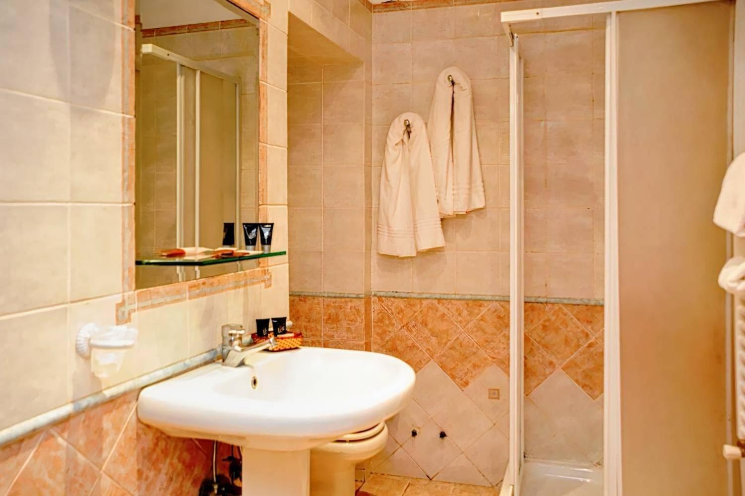Double Room - Photo 3