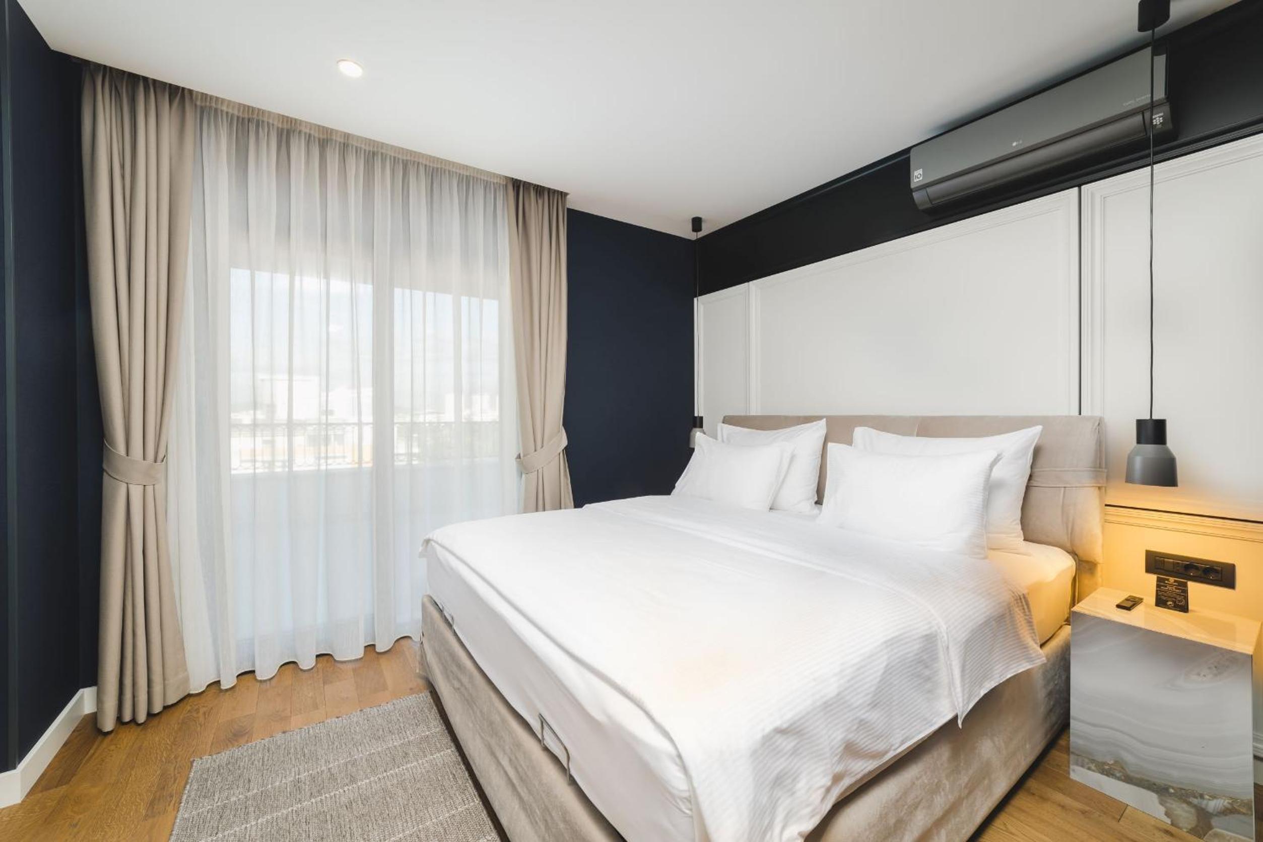Executive Suite - Photo 4