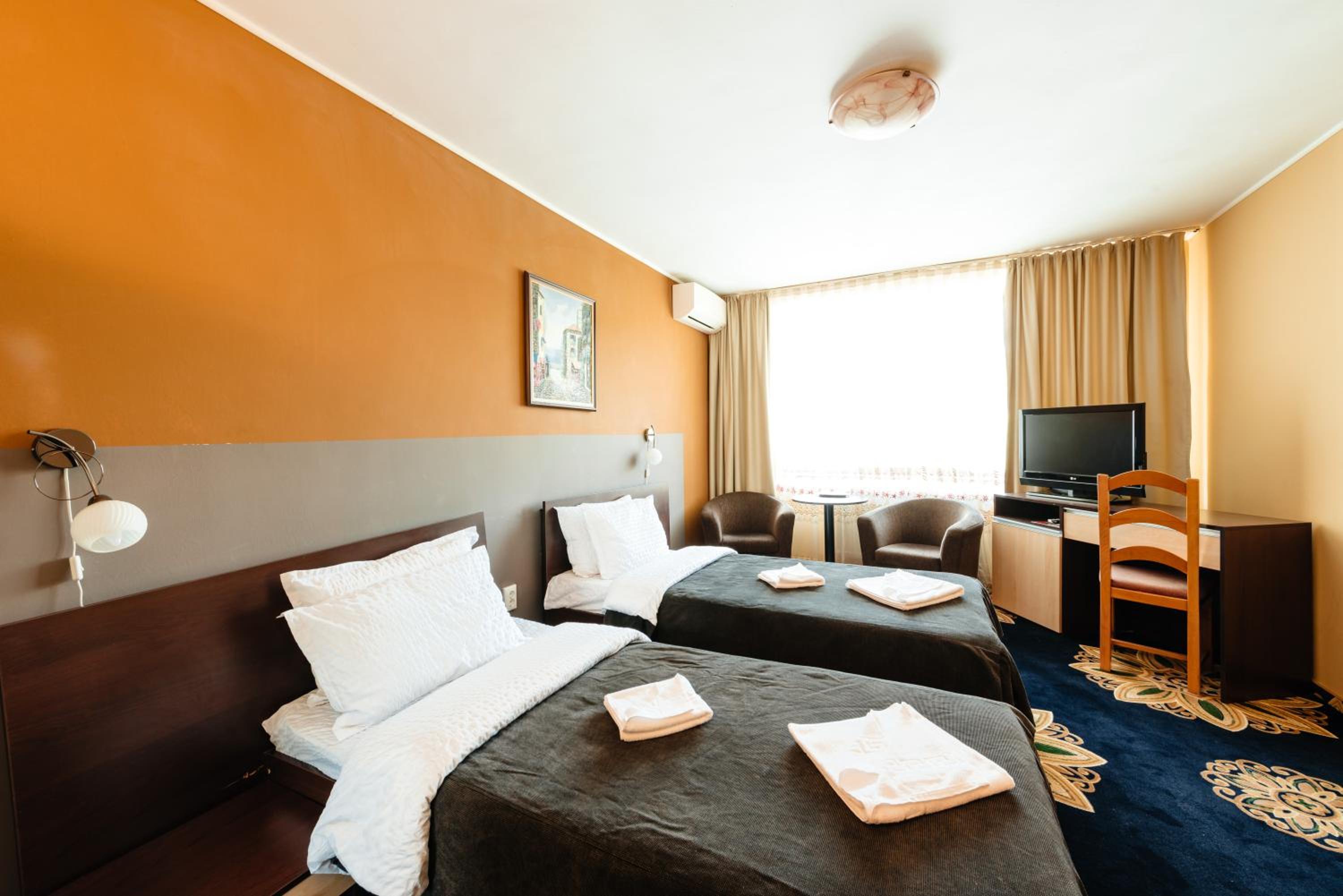 Double or Twin Room - Photo 4