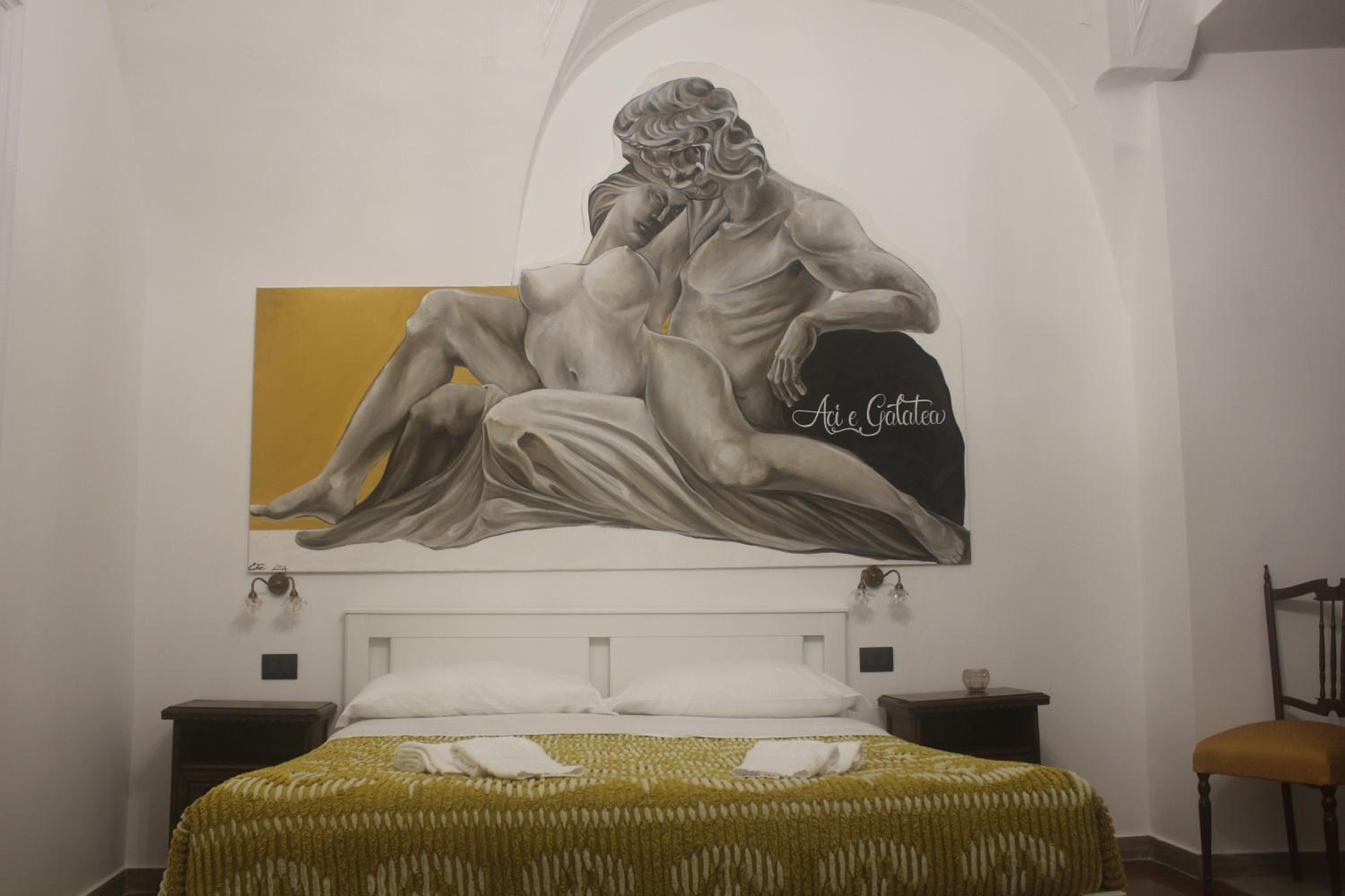 Deluxe Suite - Photo 8