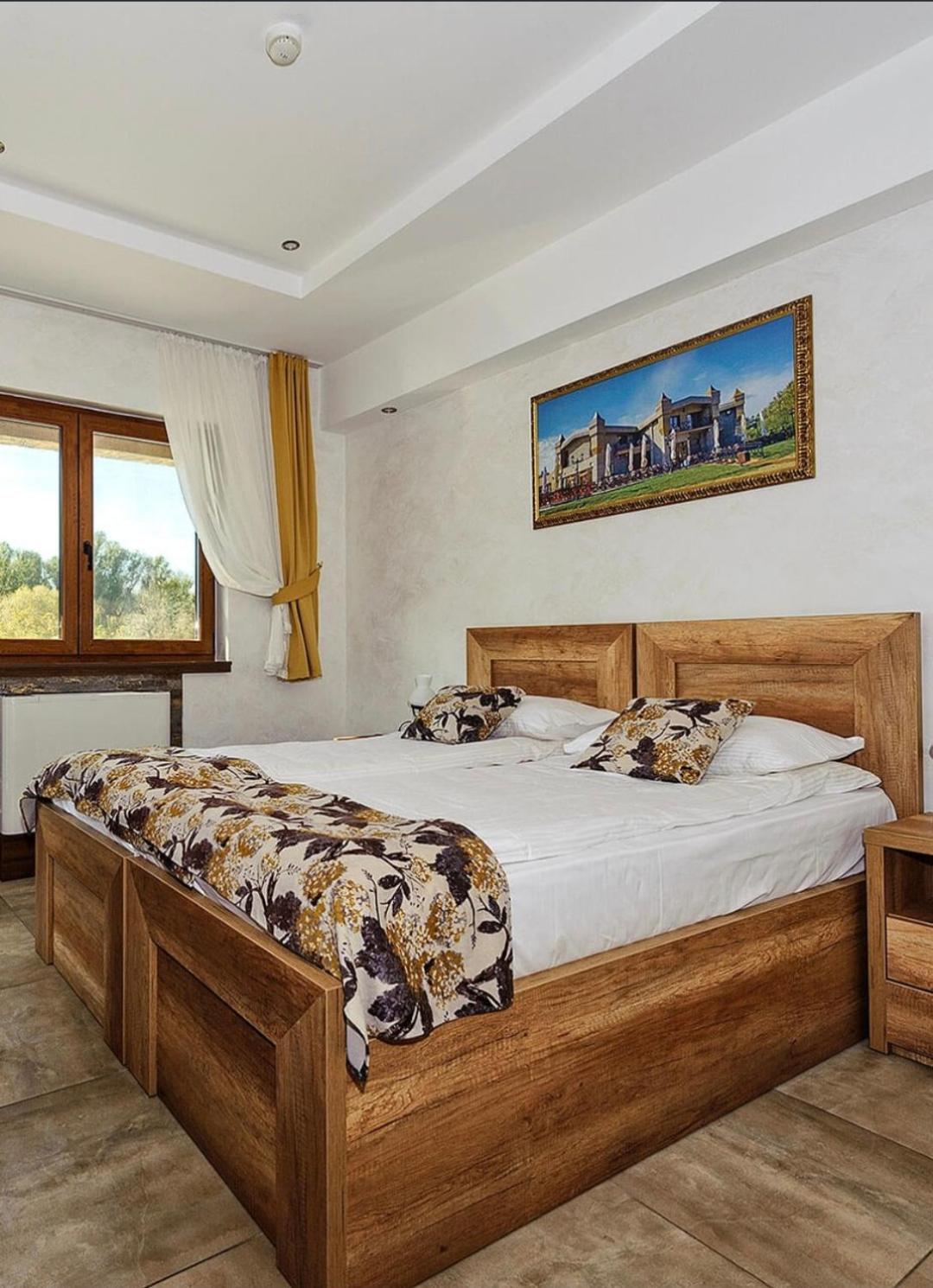 Double or Twin Room with Lake View photo 2