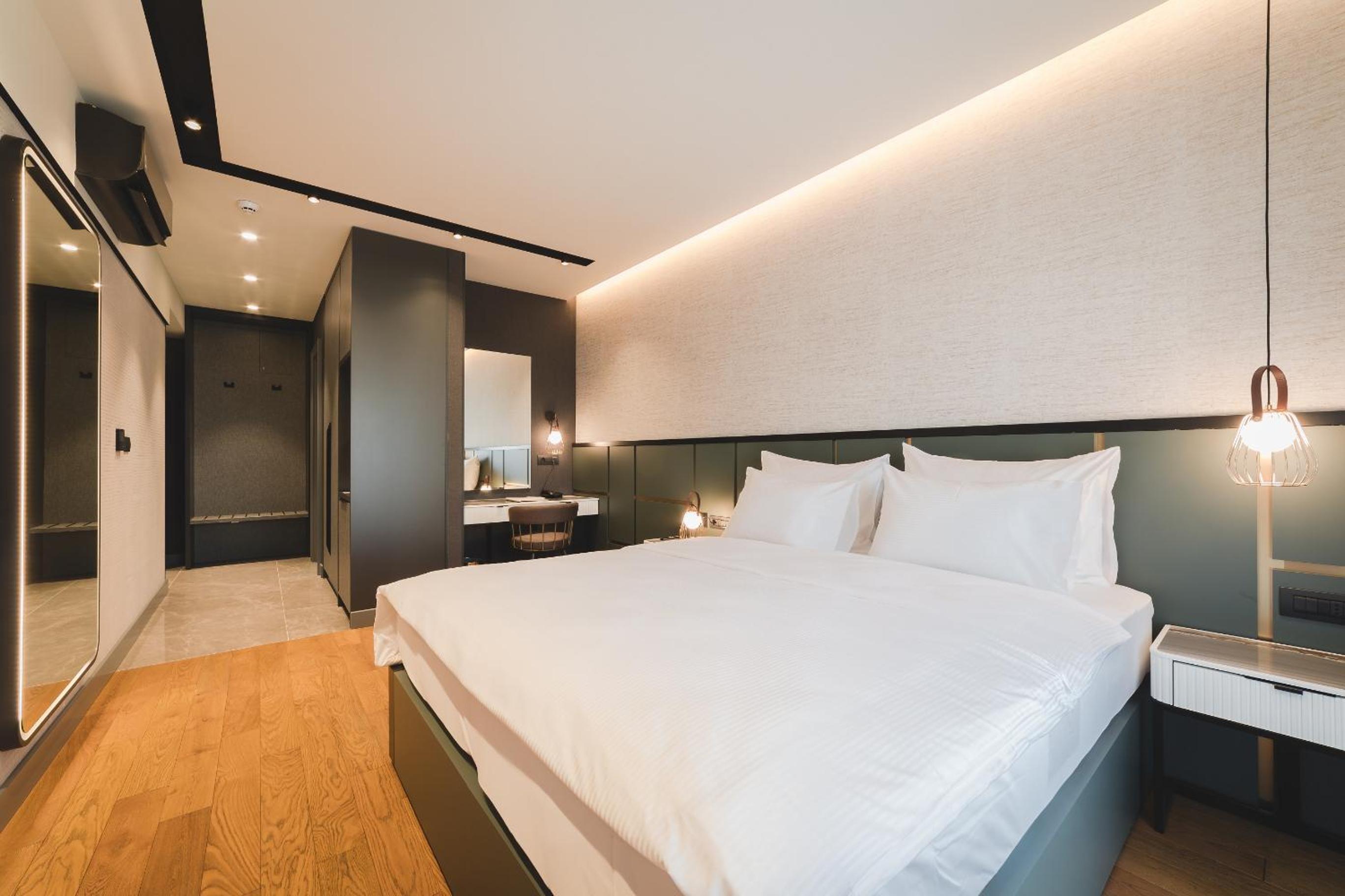 Double or Twin Room - Photo 3