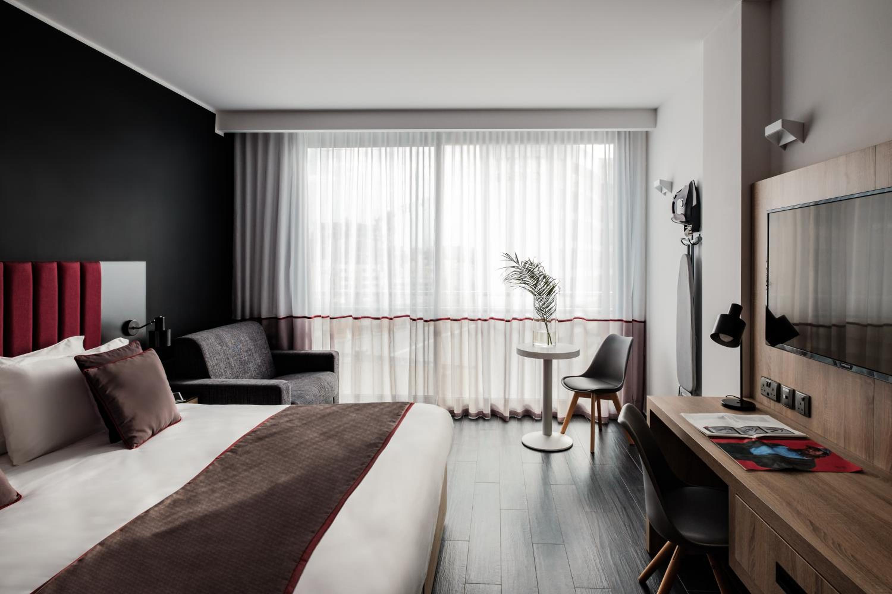 Superior Double or Twin Room photo 3