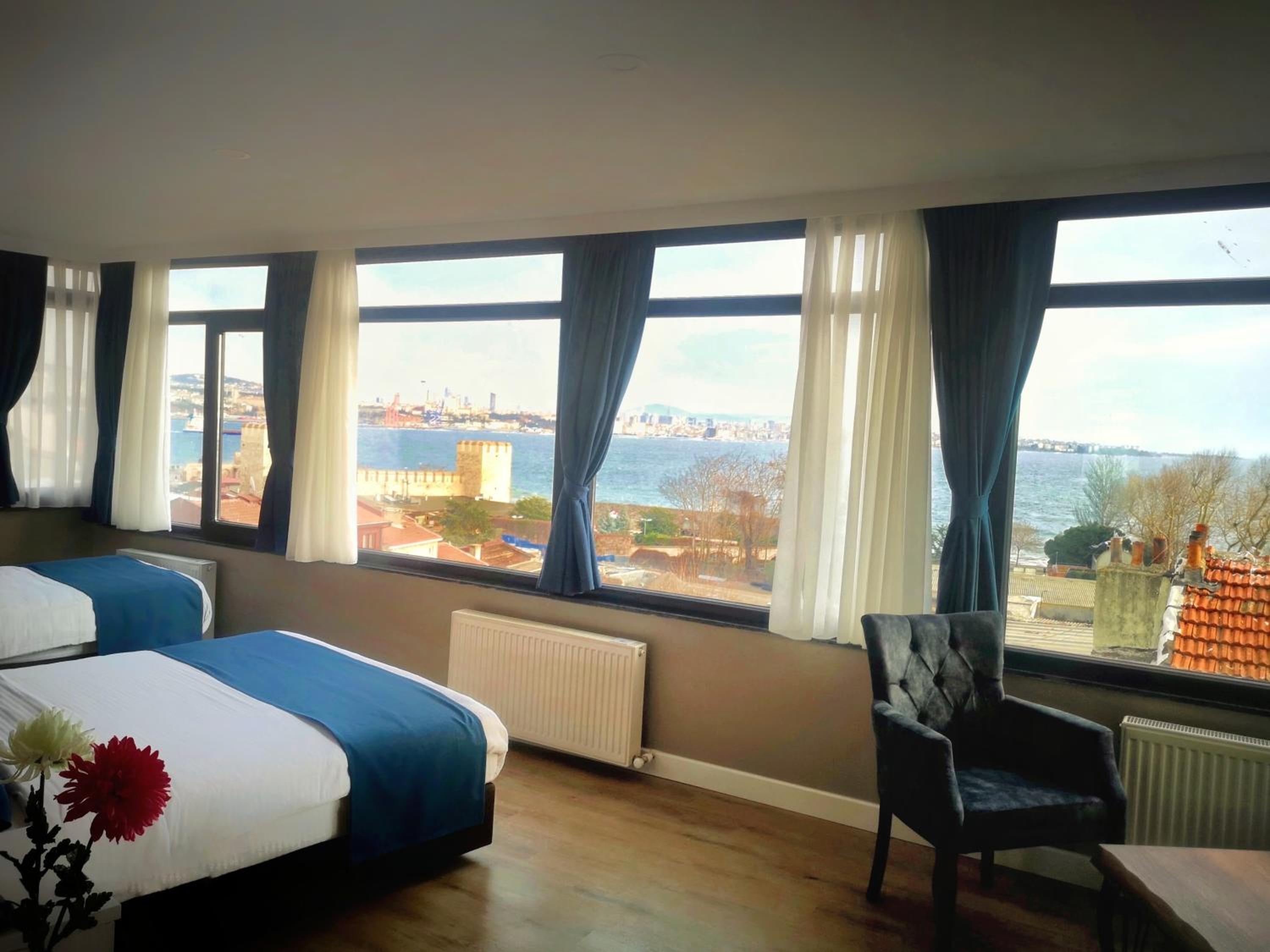 Deluxe Triple Room with Sea View photo 2