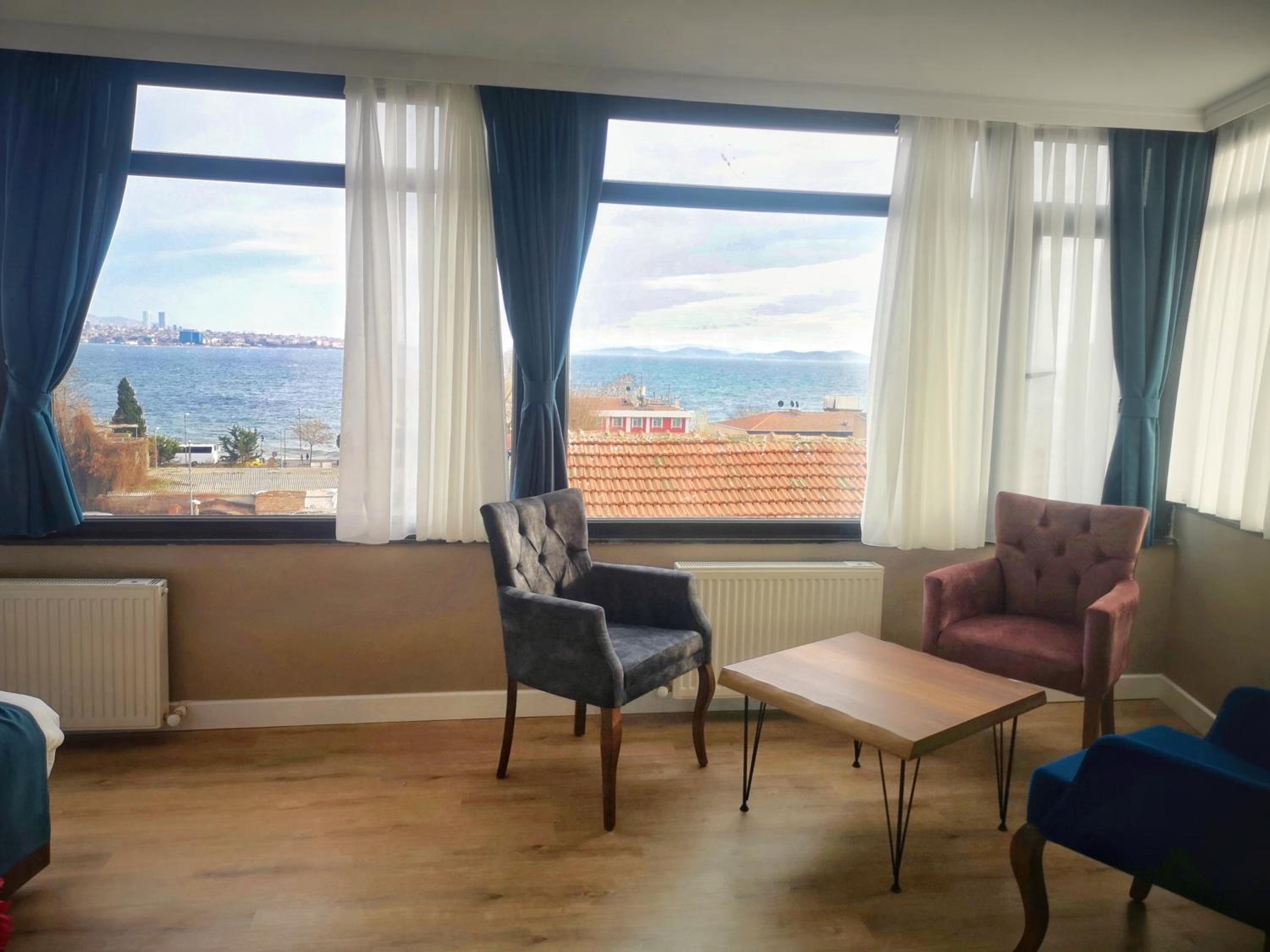 Deluxe Triple Room with Sea View photo 3
