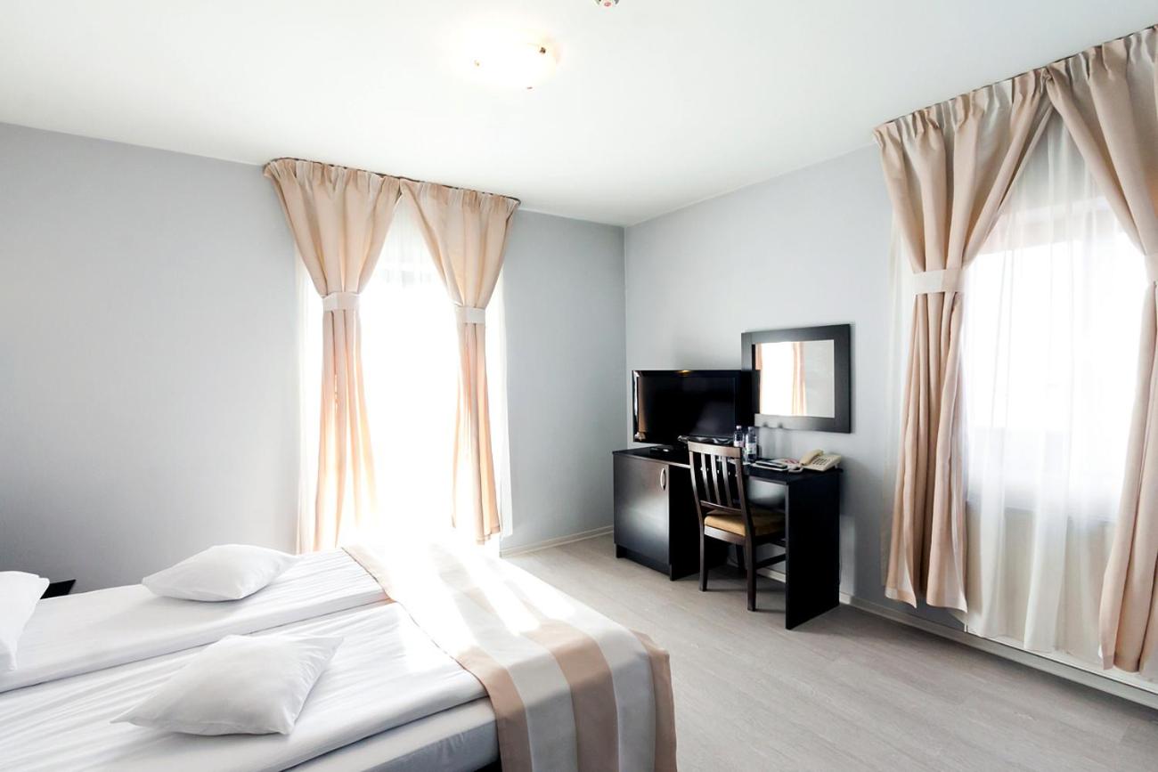 Double or Twin Room - Photo 10