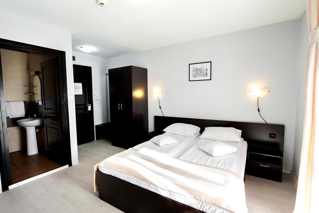 Double or Twin Room - Photo 8
