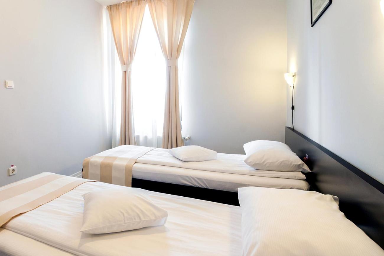 Double or Twin Room - Photo 5