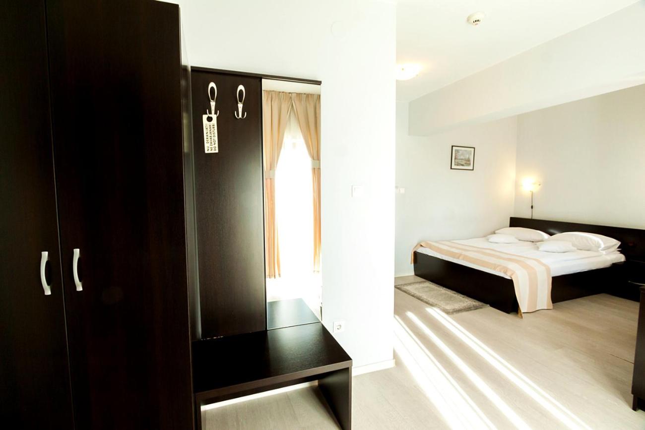 Double or Twin Room - Photo 7