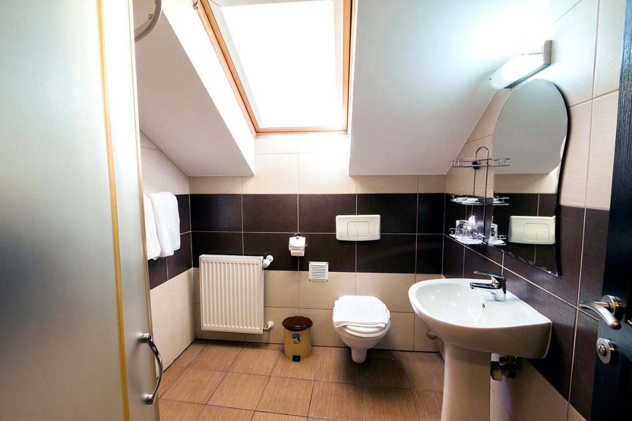 Double or Twin Room - Photo 16