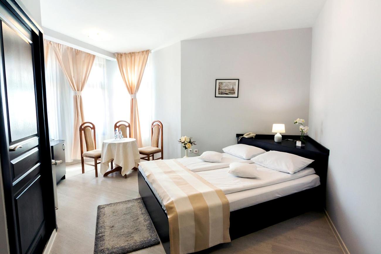Double or Twin Room - Photo 2