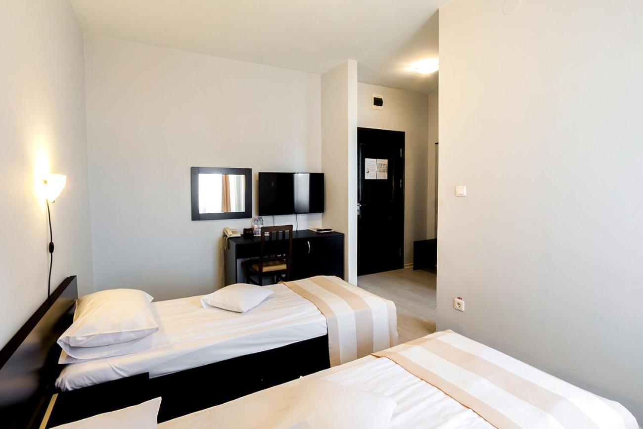 Double or Twin Room - Photo 15