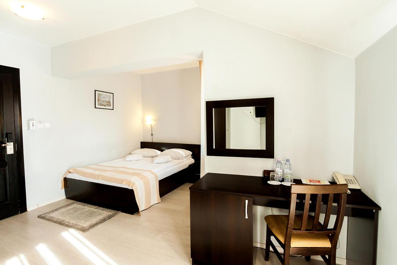 Double or Twin Room - Photo 14