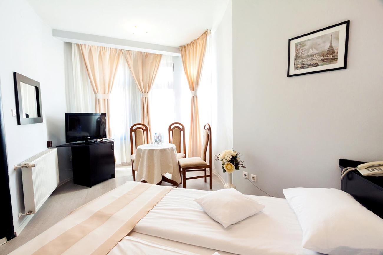 Double or Twin Room - Photo 11