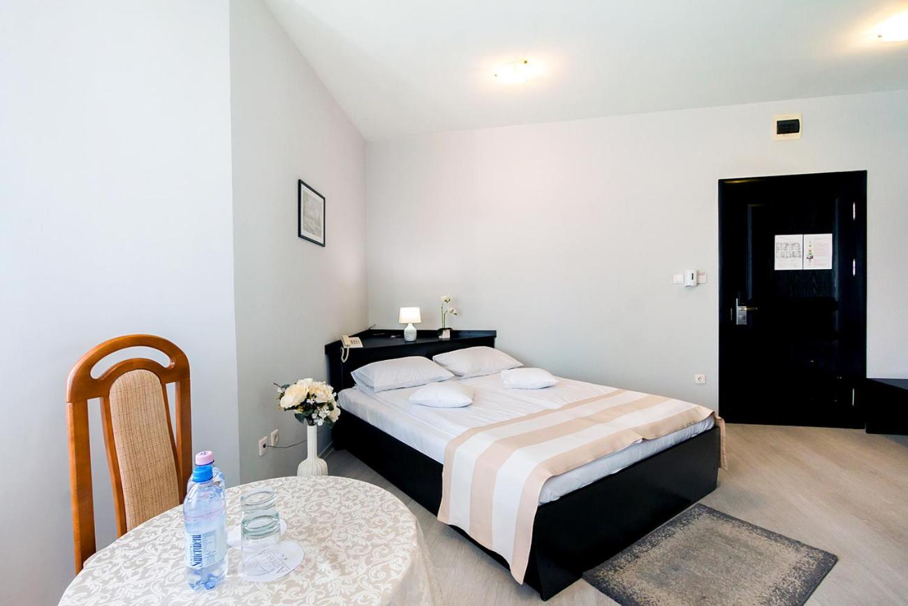 Double or Twin Room - Photo 13